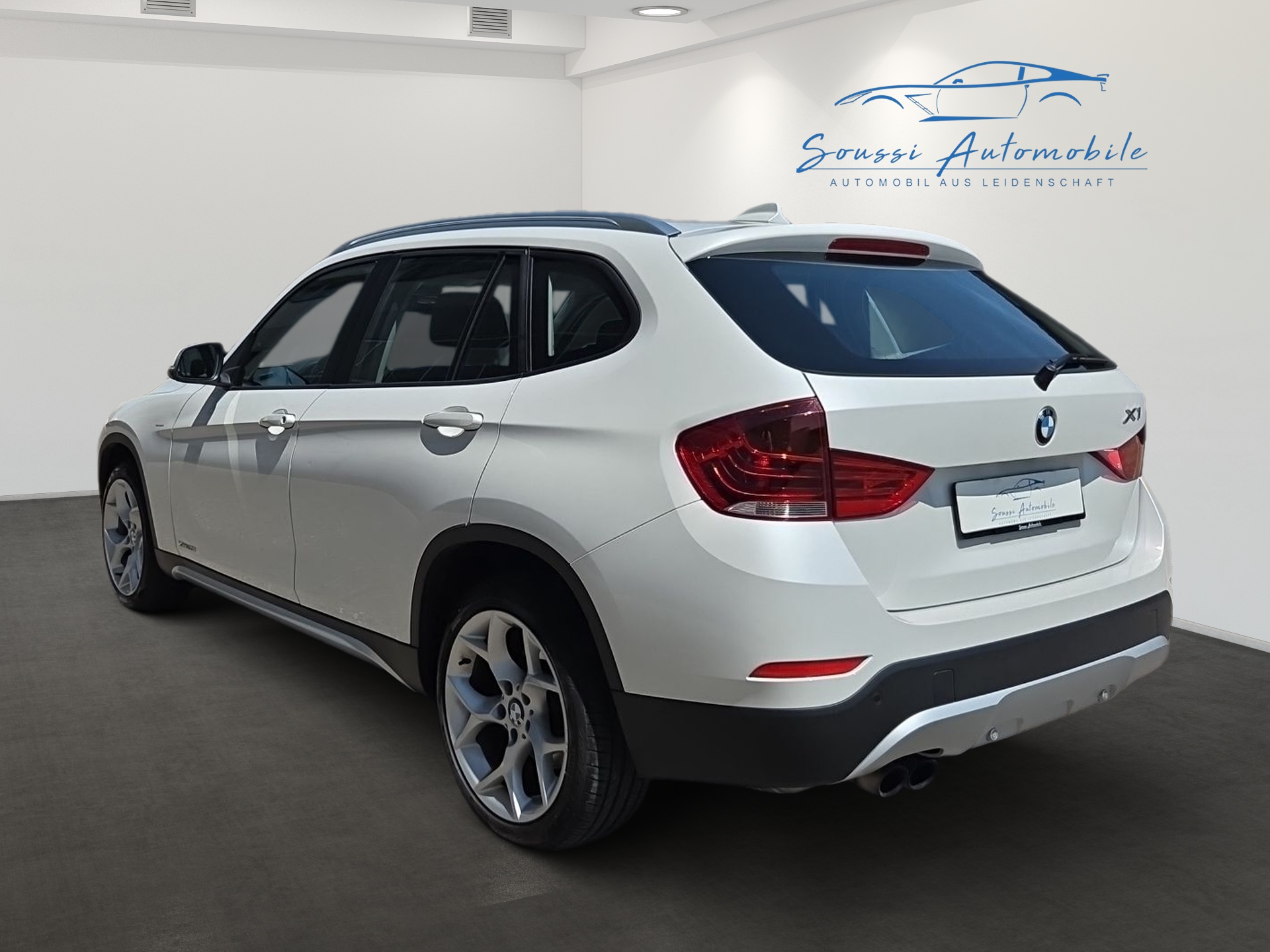 BMW X1 xDrive 20i Steptronic-showroom-element-3