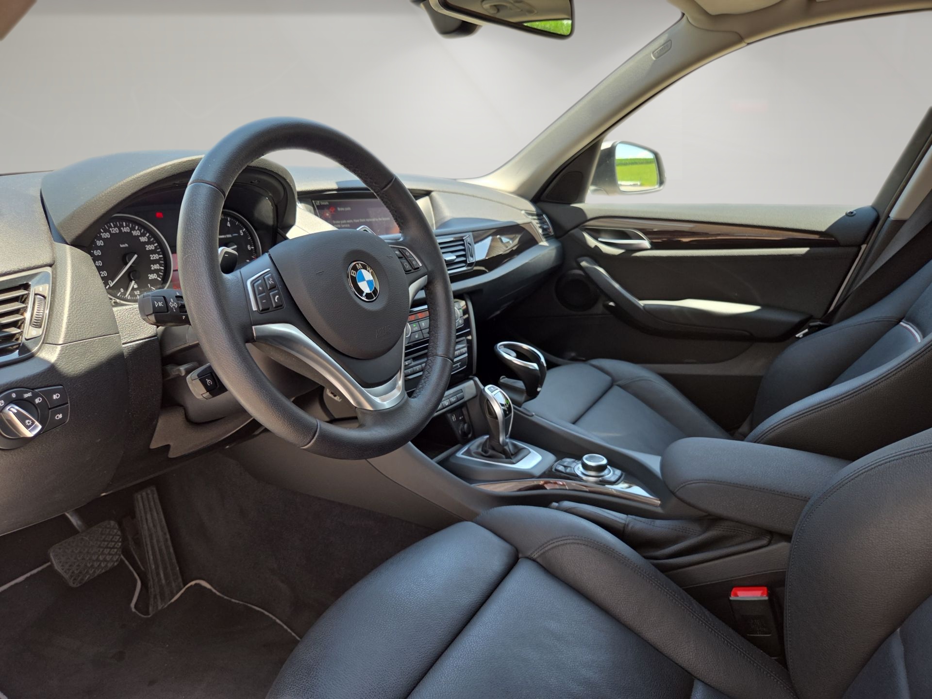 BMW X1 xDrive 20i Steptronic-image-4