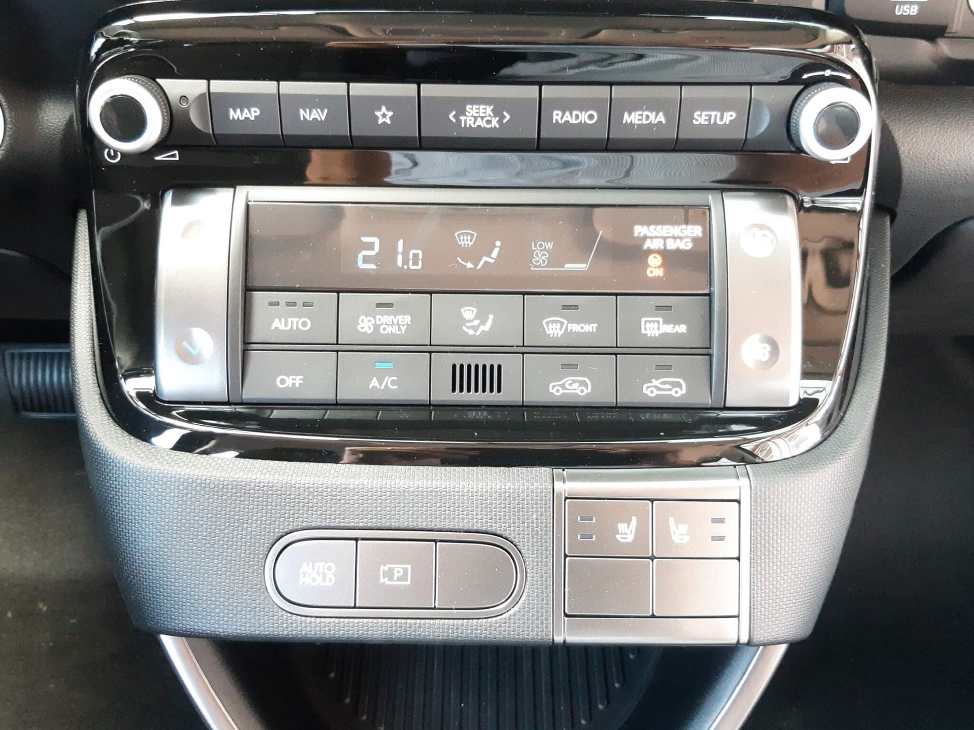 HYUNDAI Inster 49 kWh Electric Origo-image-9