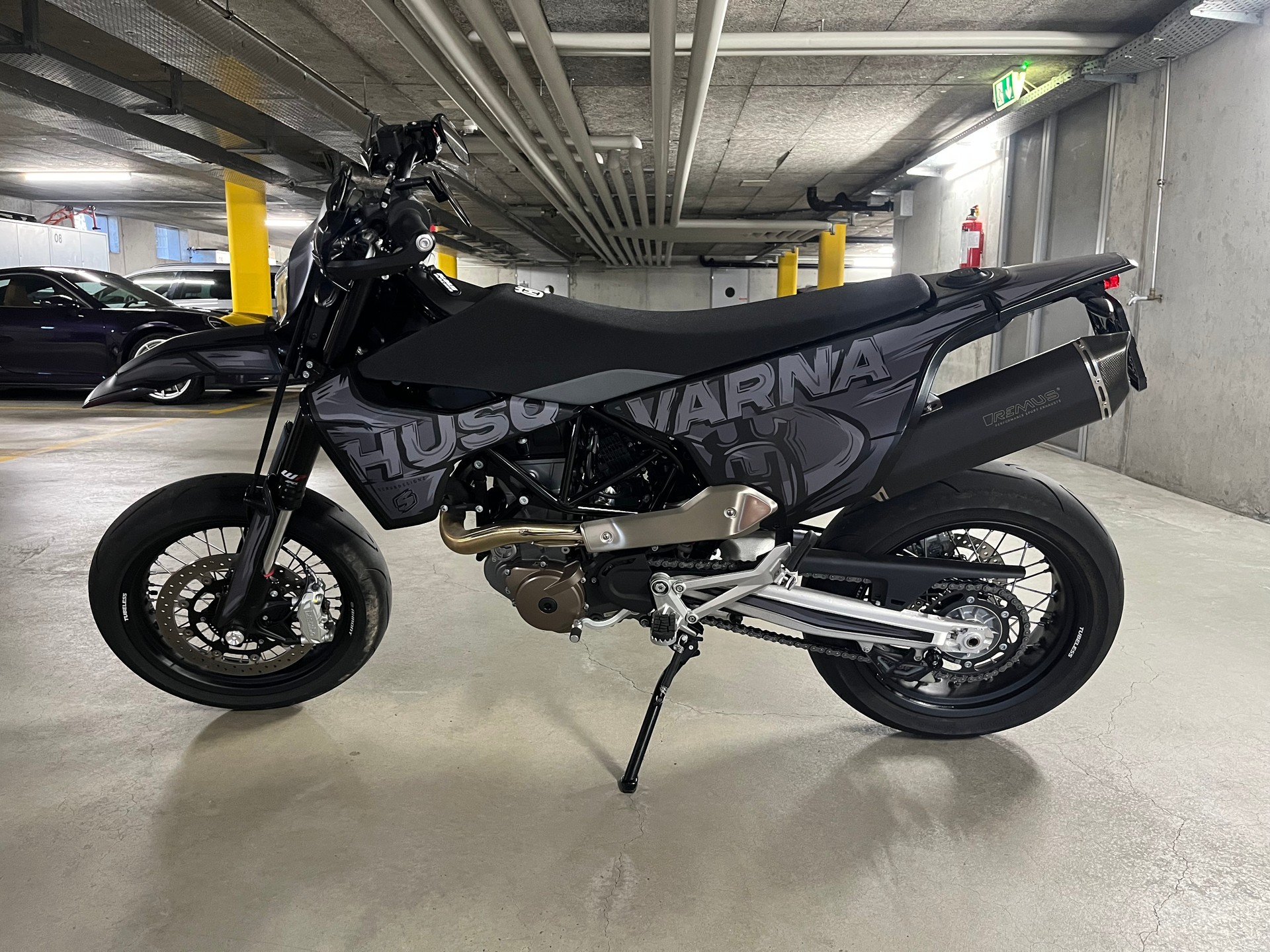 HUSQVARNA 701 Supermoto-image-1