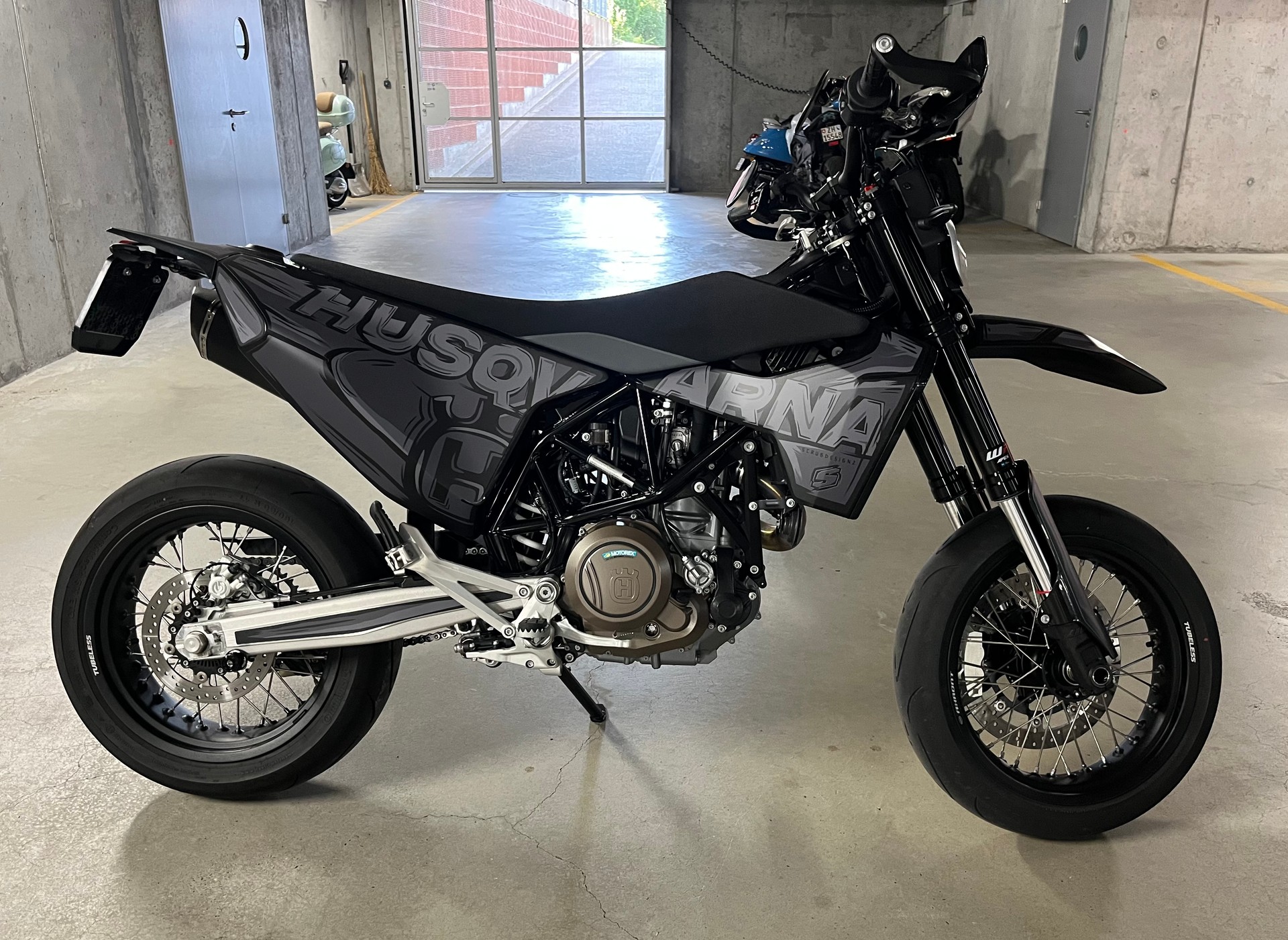 HUSQVARNA 701 Supermoto-image-0