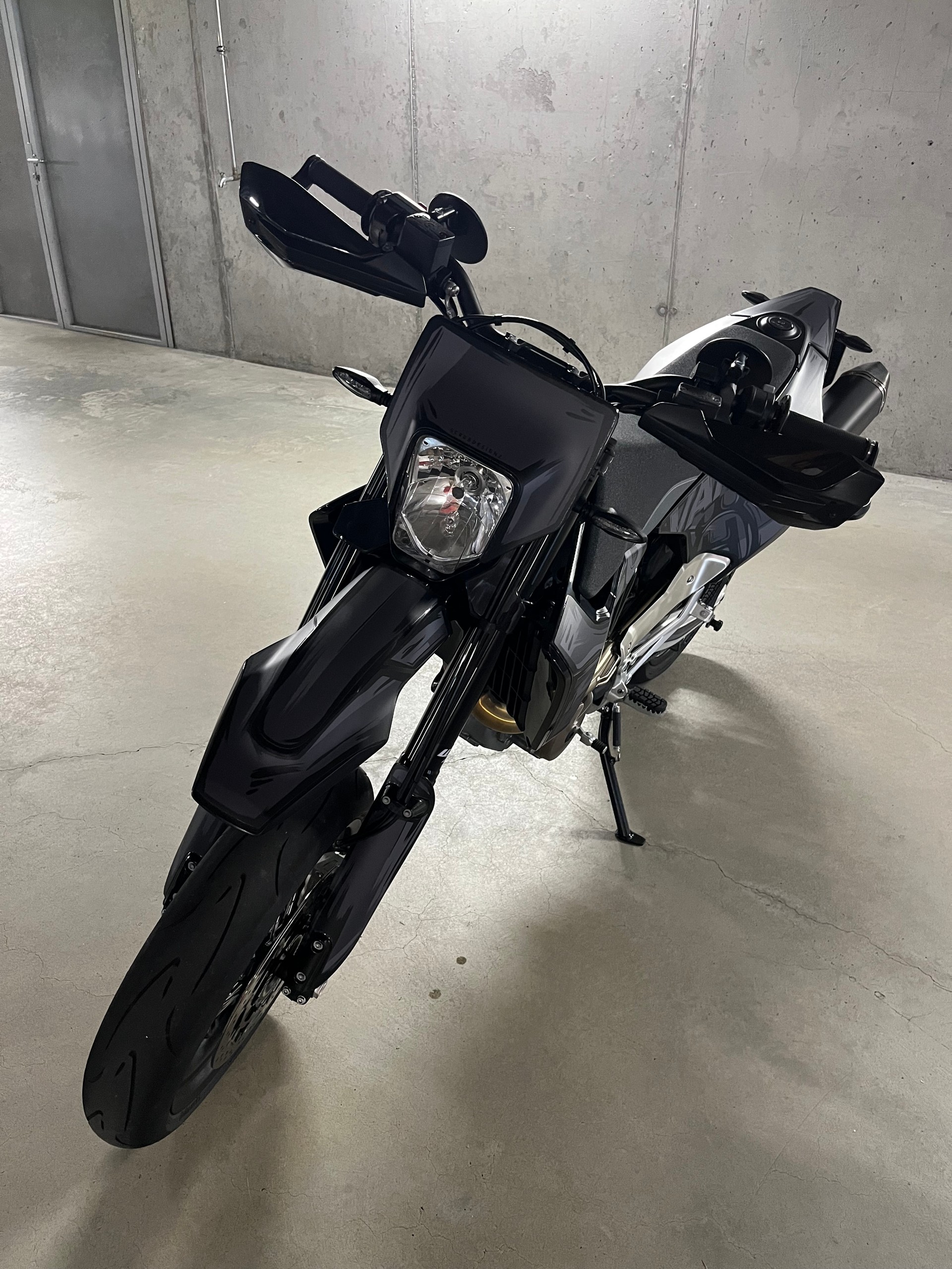 HUSQVARNA 701 Supermoto-image-2
