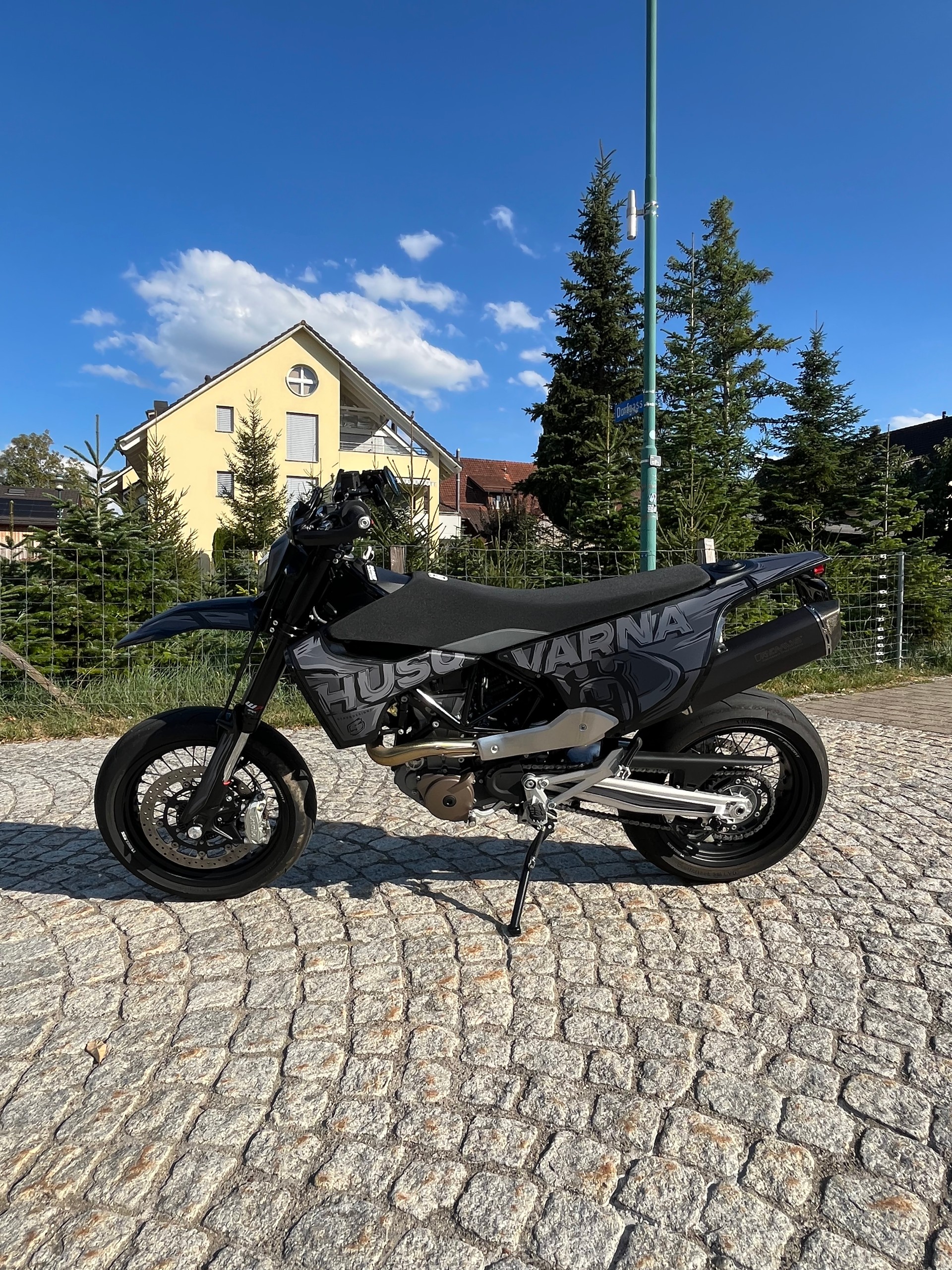 HUSQVARNA 701 Supermoto-image-3