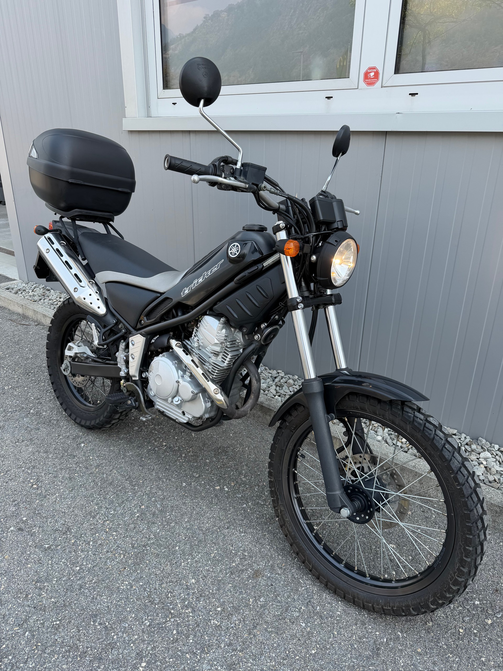 YAMAHA XG 250 Tricker-showroom-element-2