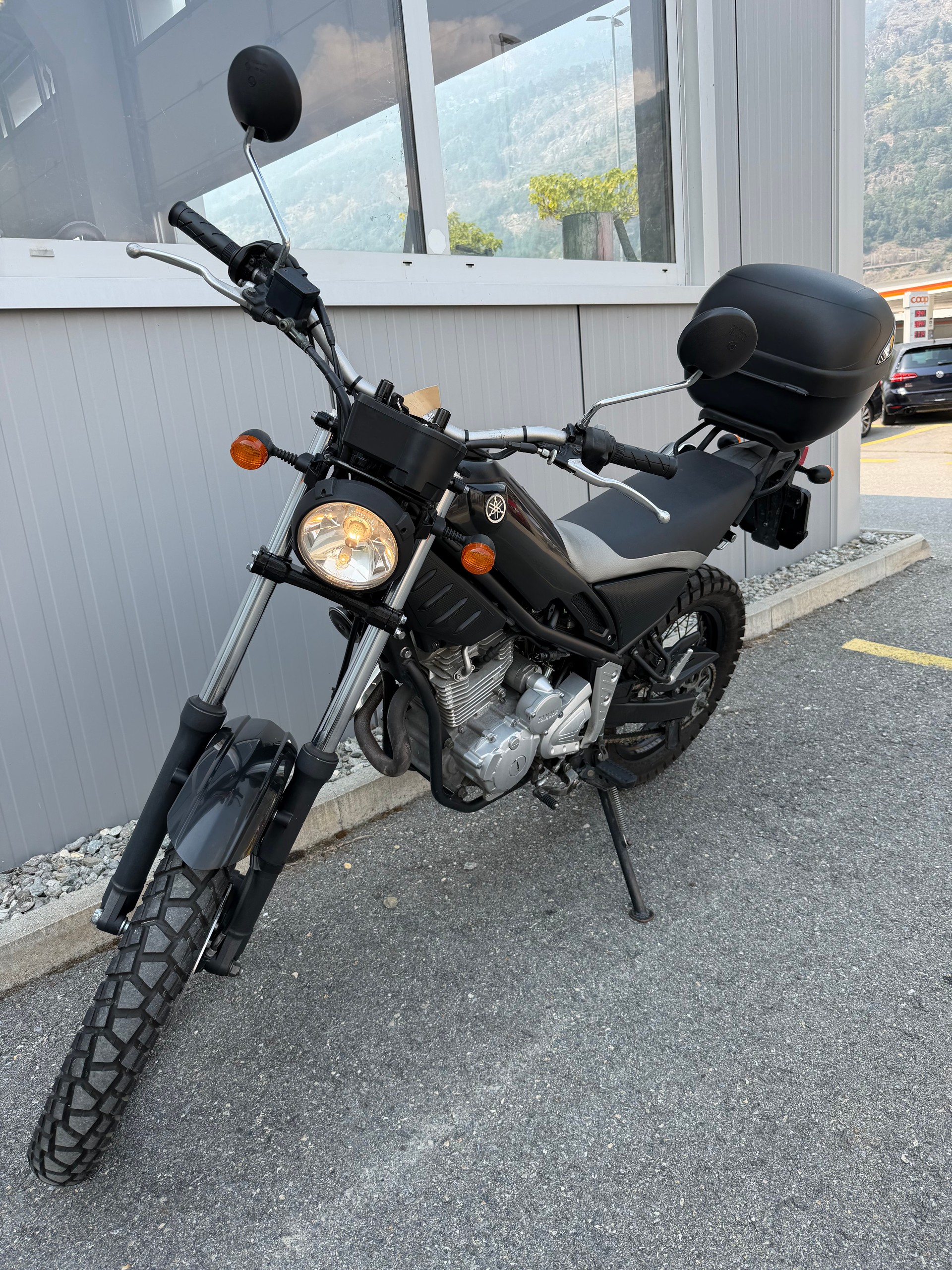 YAMAHA XG 250 Tricker-showroom-element-3