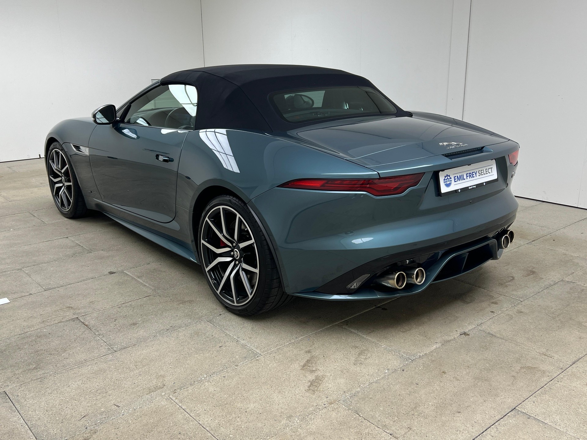 JAGUAR F-Type Convertible 5.0 V8 R AWD-showroom-element-3