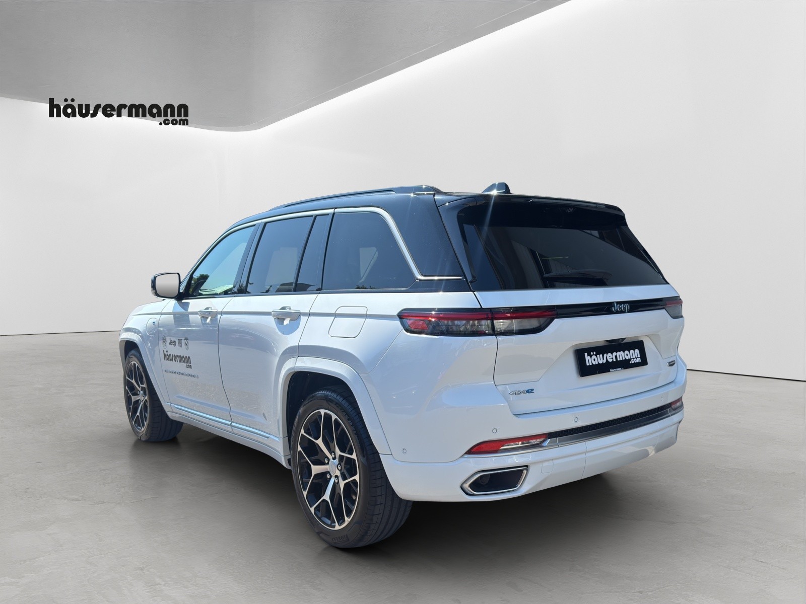 JEEP Grand Cherokee 2.0 Turbo Summit Reserve 4xe-showroom-element-3