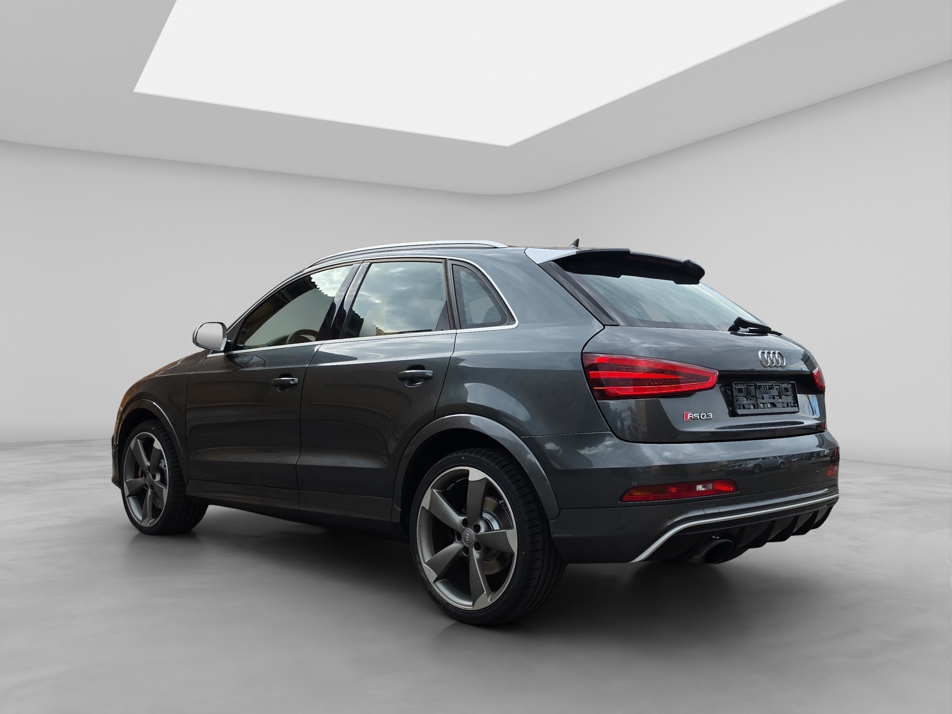 AUDI RS Q3 2.5 TFSI quattro S-tronic-showroom-element-3