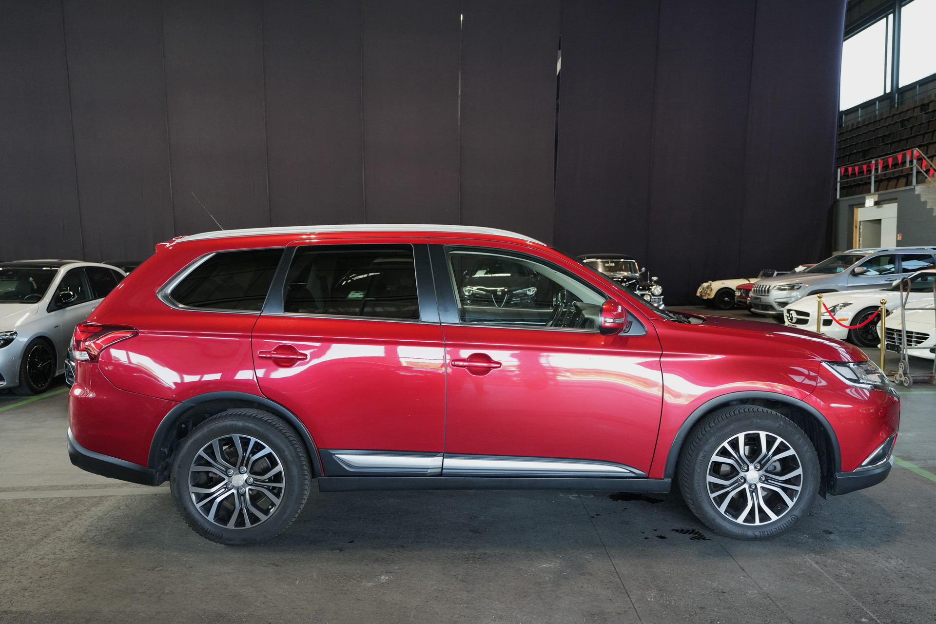 MITSUBISHI Outlander 2.0 Diamond 4WD CVT-showroom-element-3