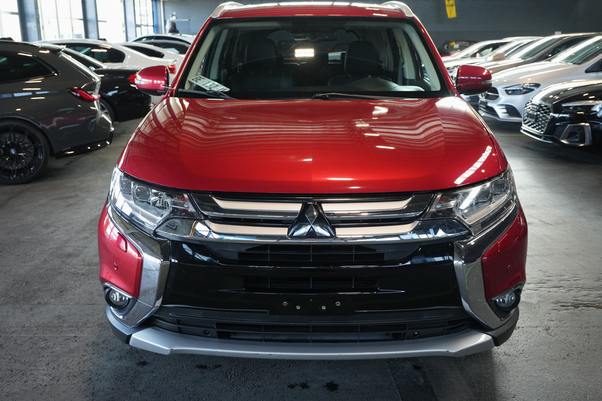 MITSUBISHI Outlander 2.0 Diamond 4WD CVT-showroom-element-1