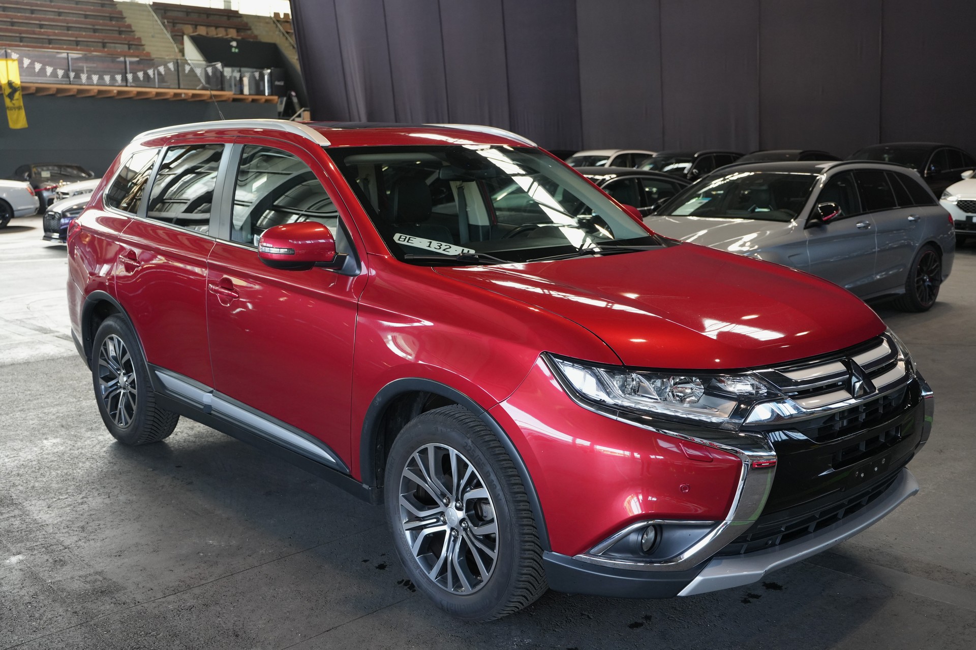 MITSUBISHI Outlander 2.0 Diamond 4WD CVT-showroom-element-2
