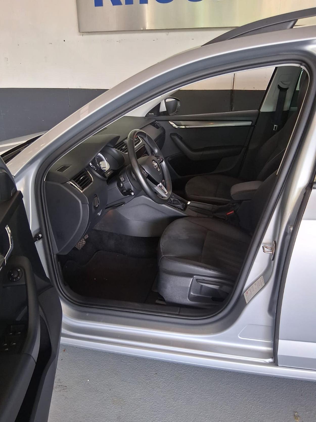 SKODA Octavia Combi 2.0 TDI 150 Style DSG-image-5