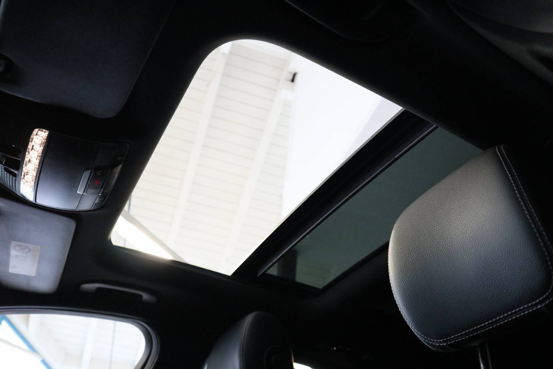 MERCEDES-BENZ C 250 d Swiss Star AMG Line 4m Kombi-image-14