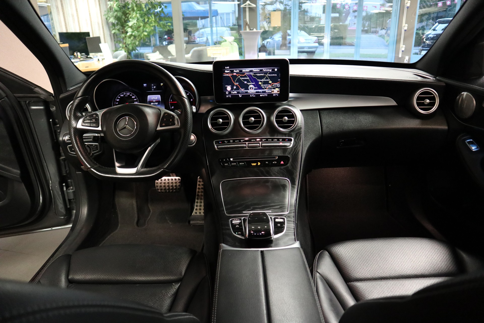 MERCEDES-BENZ C 250 d Swiss Star AMG Line 4m Kombi-image-12