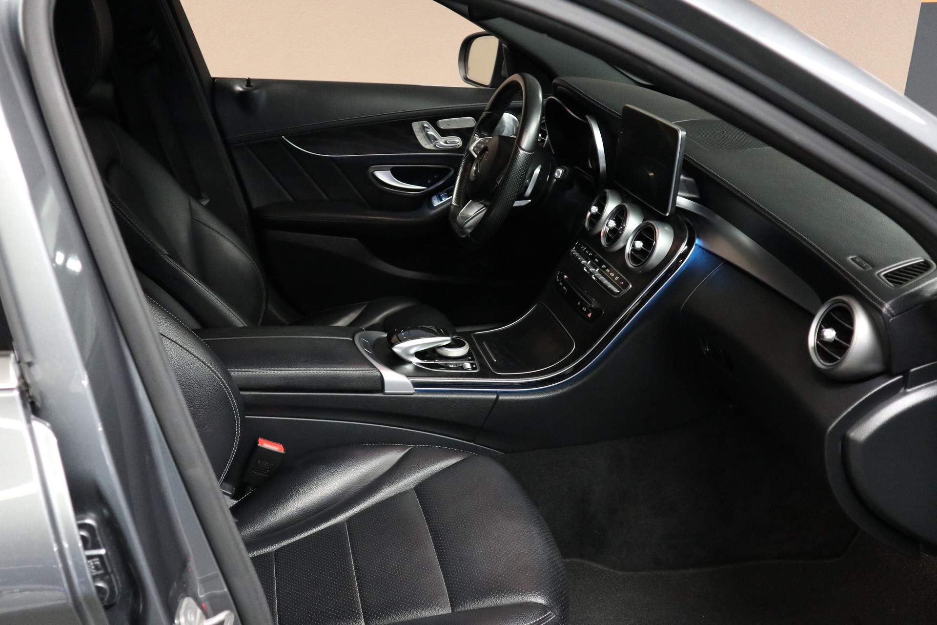 MERCEDES-BENZ C 250 d Swiss Star AMG Line 4m Kombi-image-7