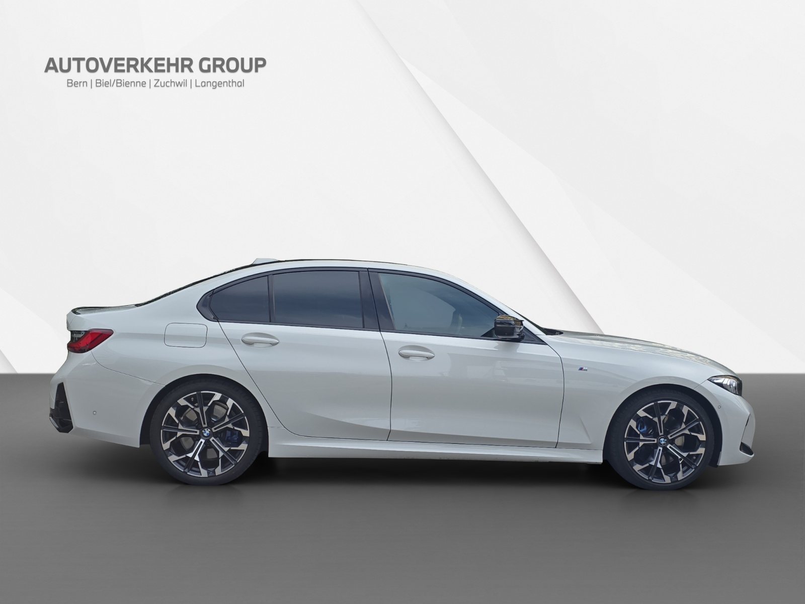 BMW M340i xDrive 48V-showroom-element-3