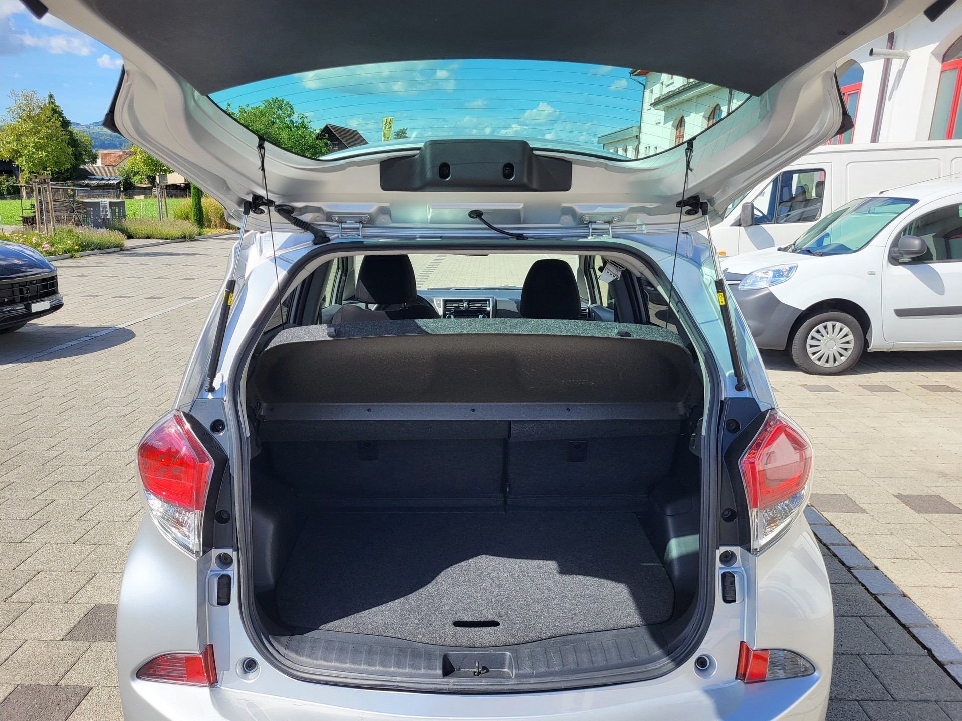 TOYOTA Verso-S 1.33 Linea Trend Multidrive S-image-12