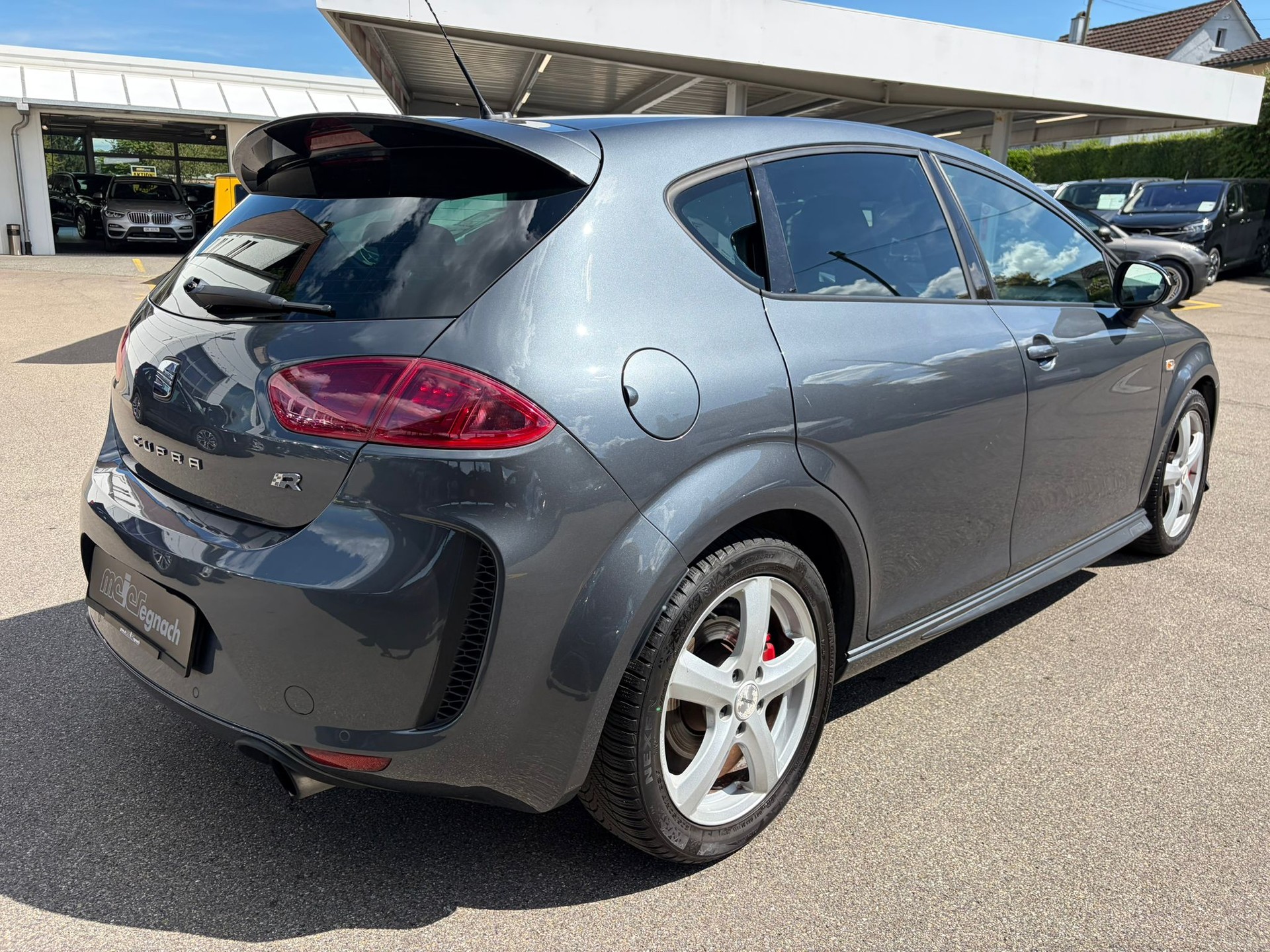 SEAT Leon 2.0 TSI Cupra R-image-8