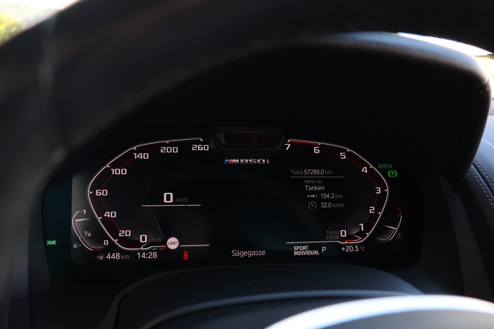BMW M850i xDrive Steptronic Individual (CH)-image-16