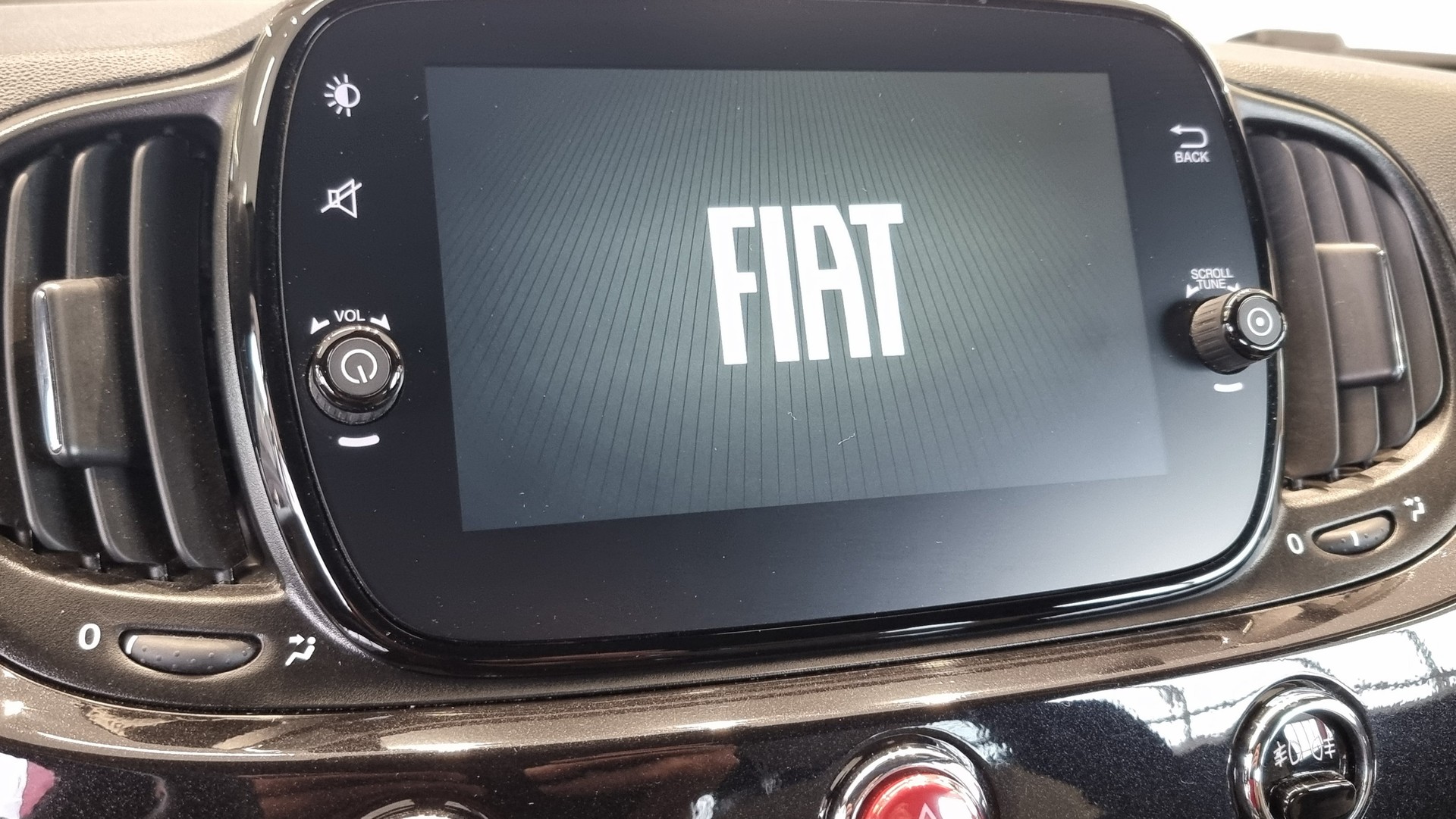 FIAT 500 C 1.0 Hybrid Dolcevita-image-14