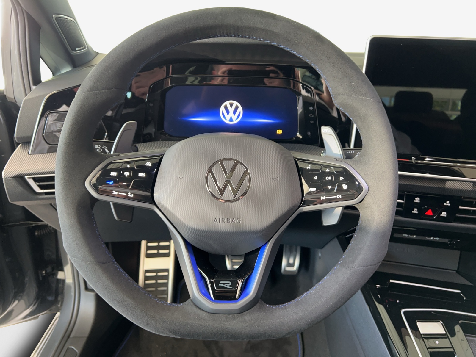 VW Golf 2.0 TSI R DSG 4 Motion-image-9
