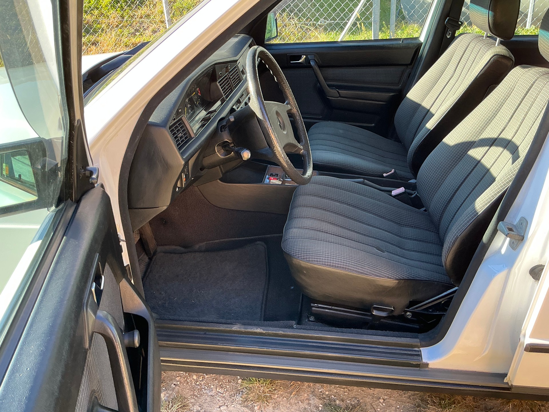 MERCEDES-BENZ 190 E 2.0-image-7