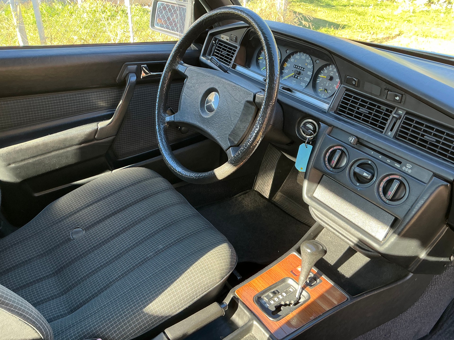 MERCEDES-BENZ 190 E 2.0-image-8