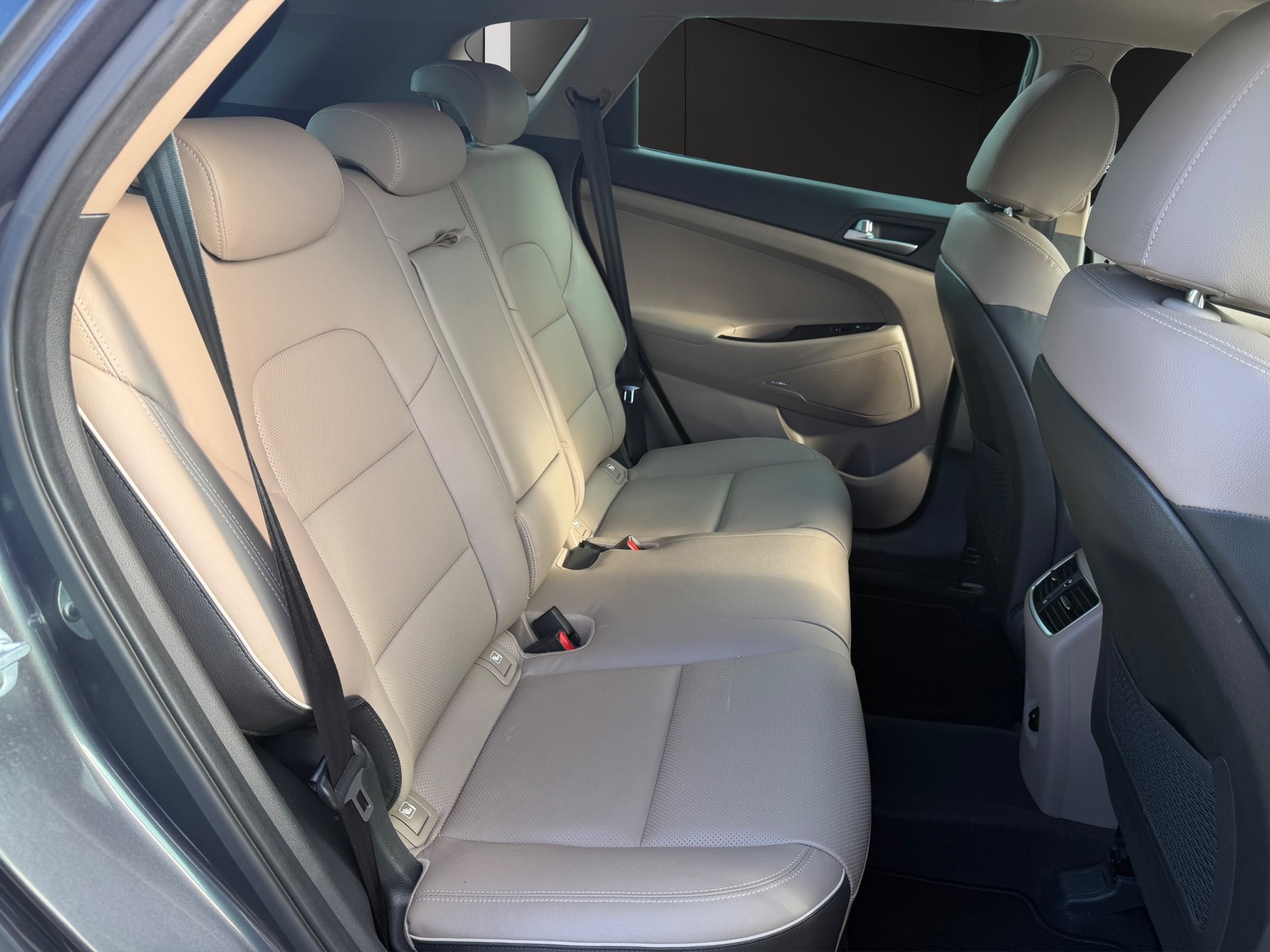 HYUNDAI Tucson 1.6 CRDI Business 4WD DCT-image-19