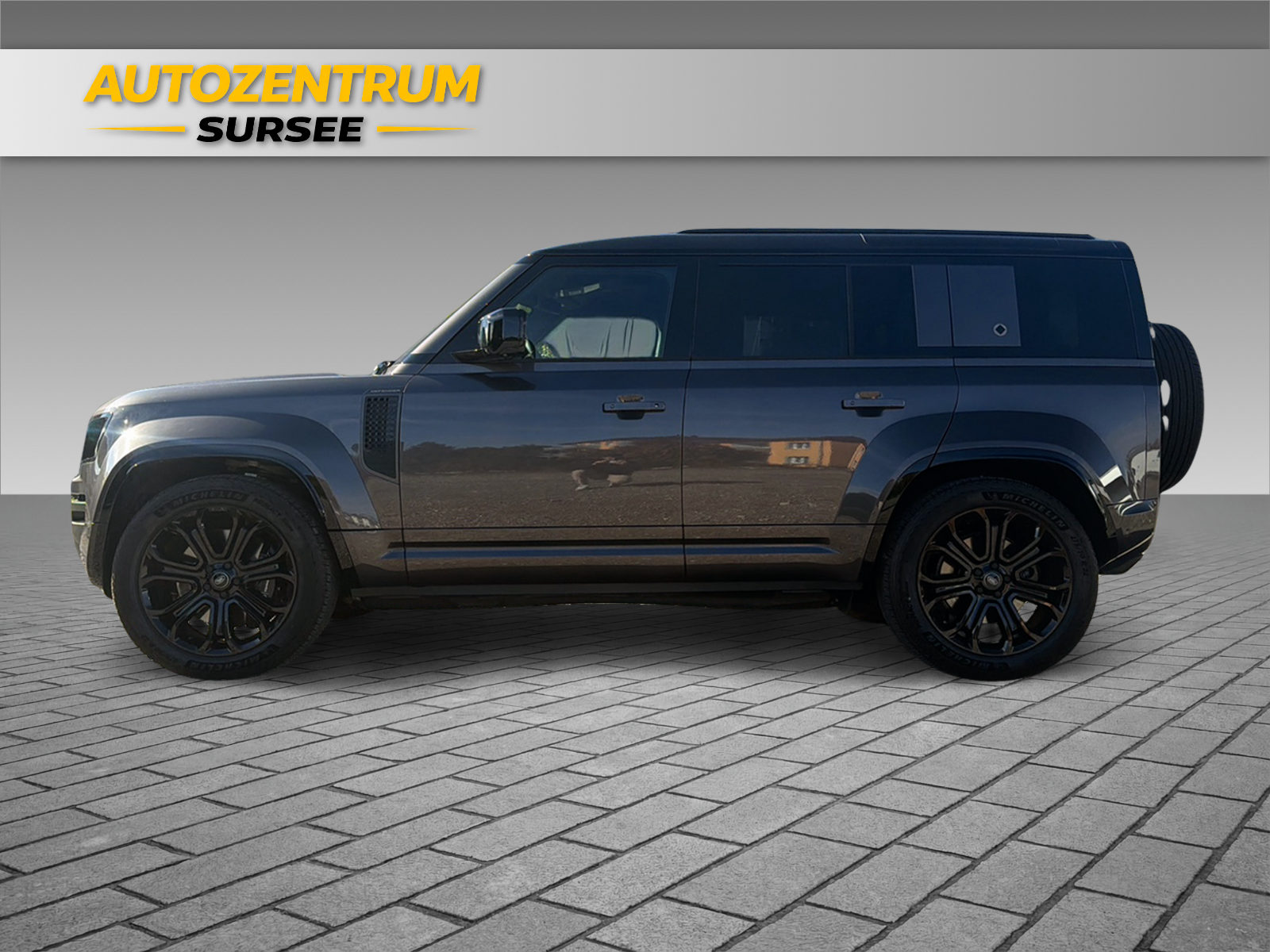 LAND ROVER Defender 110 4.4 V8 Octa-showroom-element-2