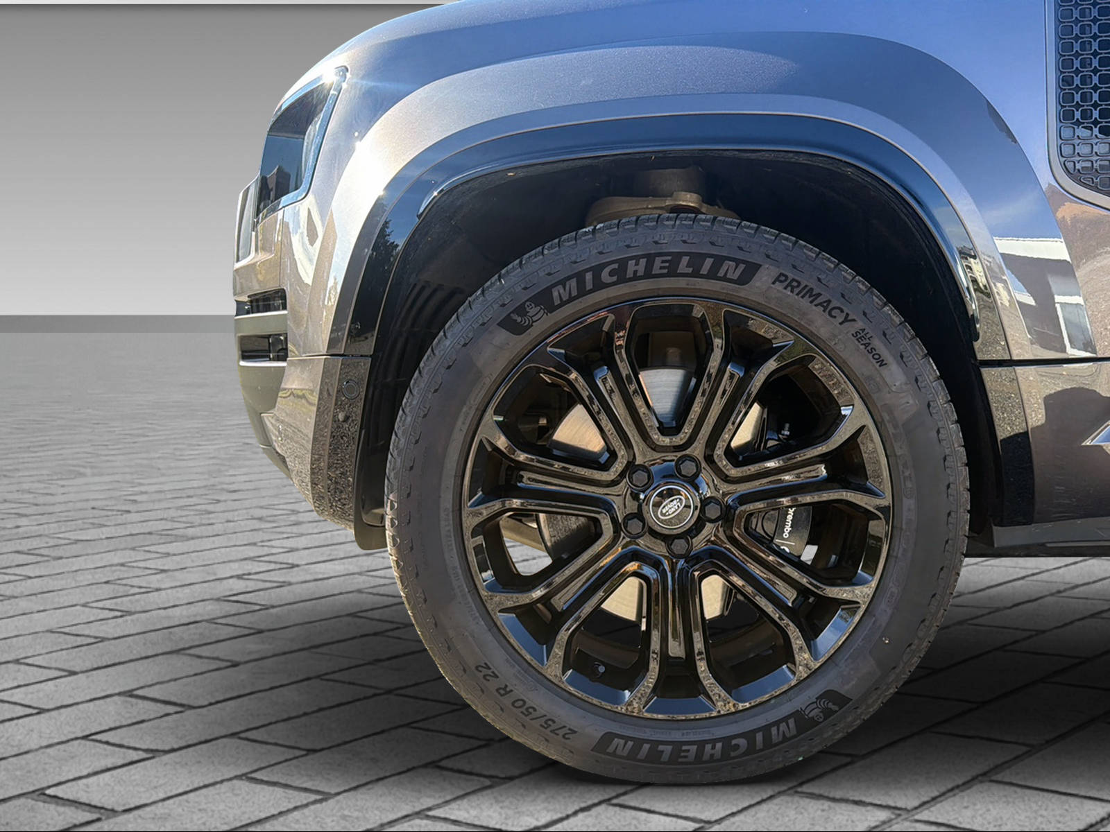 LAND ROVER Defender 110 4.4 V8 Octa-showroom-element-3