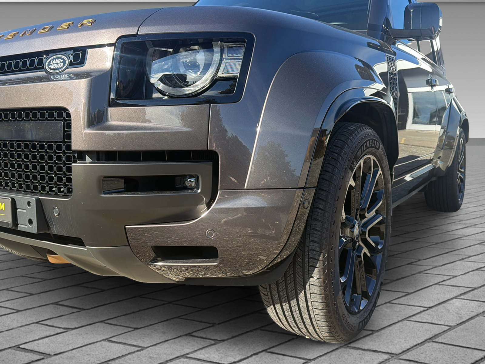 LAND ROVER Defender 110 4.4 V8 Octa-showroom-element-1