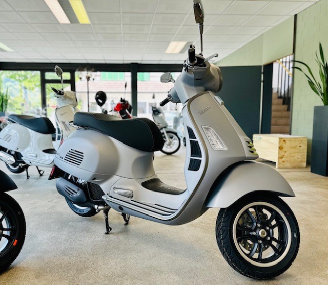 PIAGGIO Vespa GTS 125 Super Tech ABS-image-1