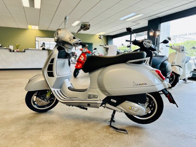 PIAGGIO Vespa GTS 125 Super Tech ABS-image-3