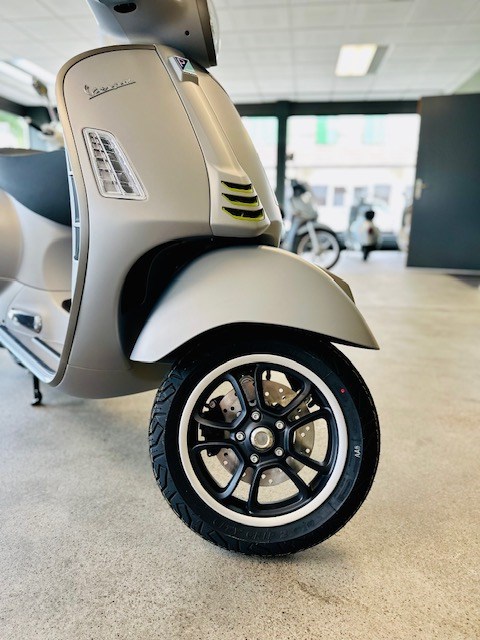 PIAGGIO Vespa GTS 125 Super Tech ABS-image-6