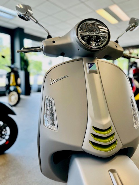 PIAGGIO Vespa GTS 125 Super Tech ABS-image-7