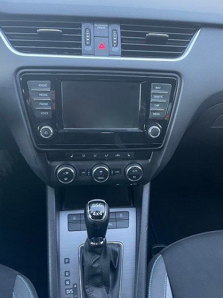 SKODA Octavia Combi 1.8 TSI Swiss Edition 4x4 DSG-image-7