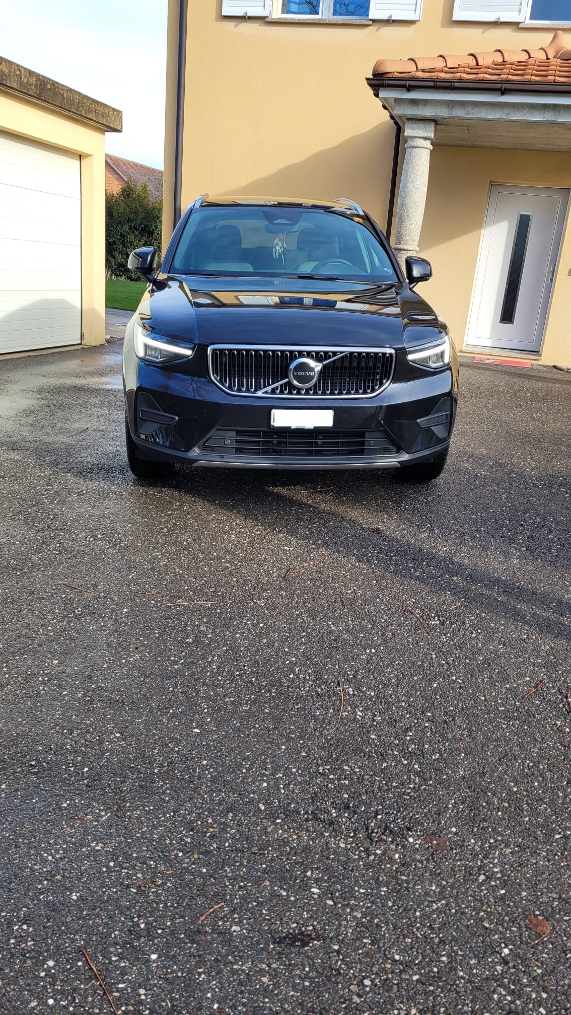 VOLVO XC40 B3 Benzin Mild Hybrid Core DCT-image-2