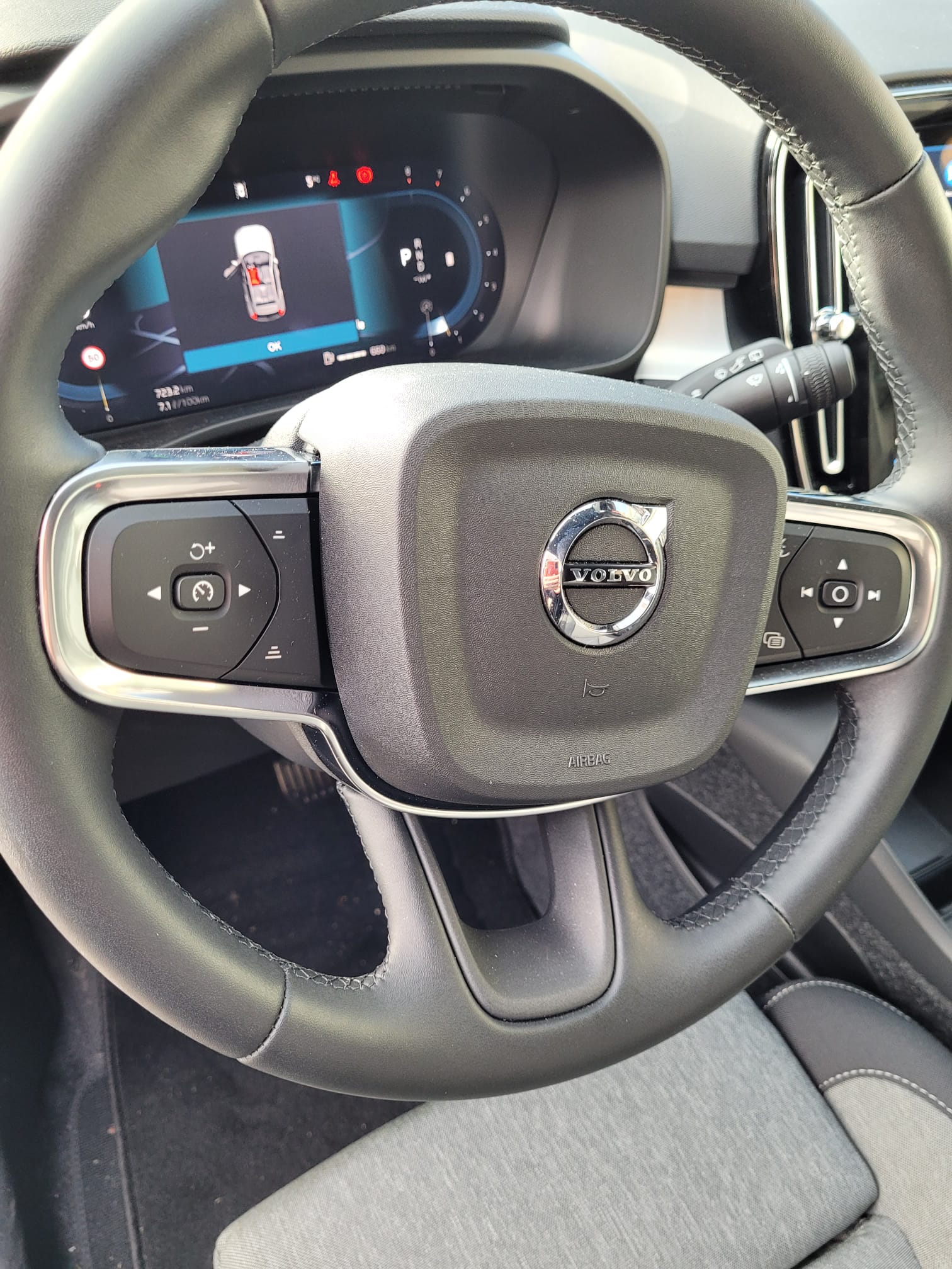 VOLVO XC40 B3 Benzin Mild Hybrid Core DCT-image-14