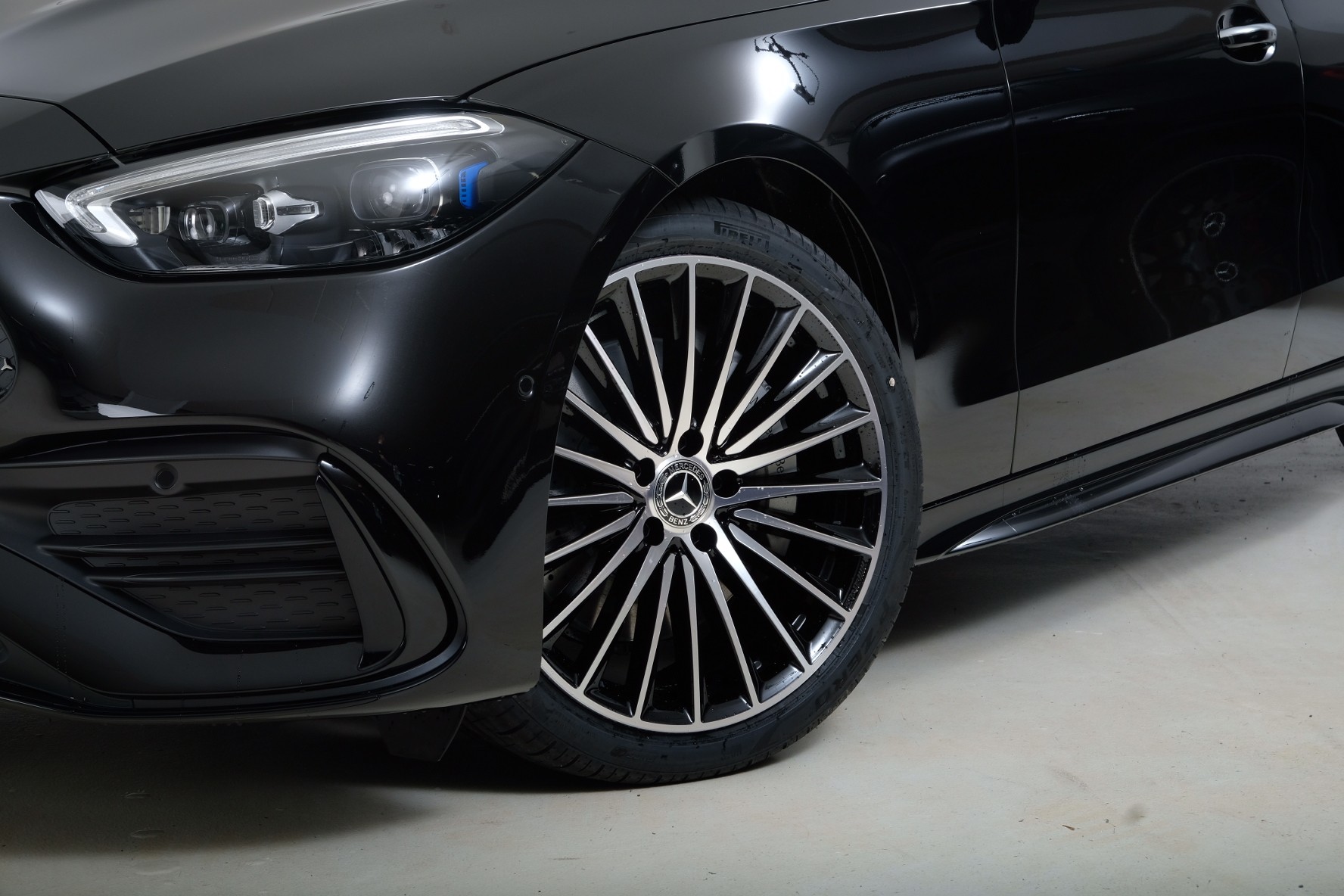 MERCEDES-BENZ C 220 d T 4 Matic Swiss Star-showroom-element-1