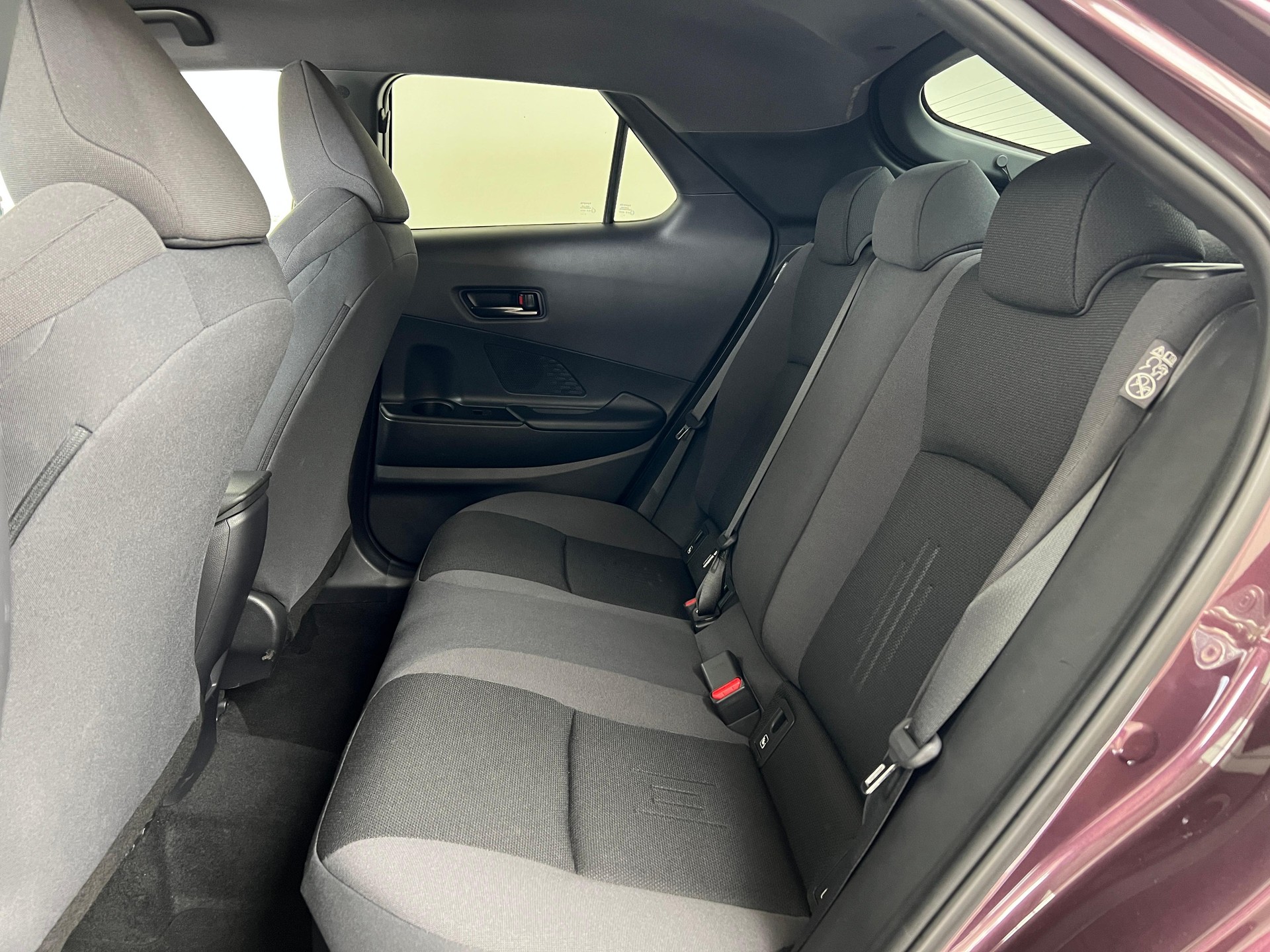 TOYOTA C-HR 2.0 HEV Trend 4x4 / Jetzt mit attraktivem 1.99% Leasing-image-8