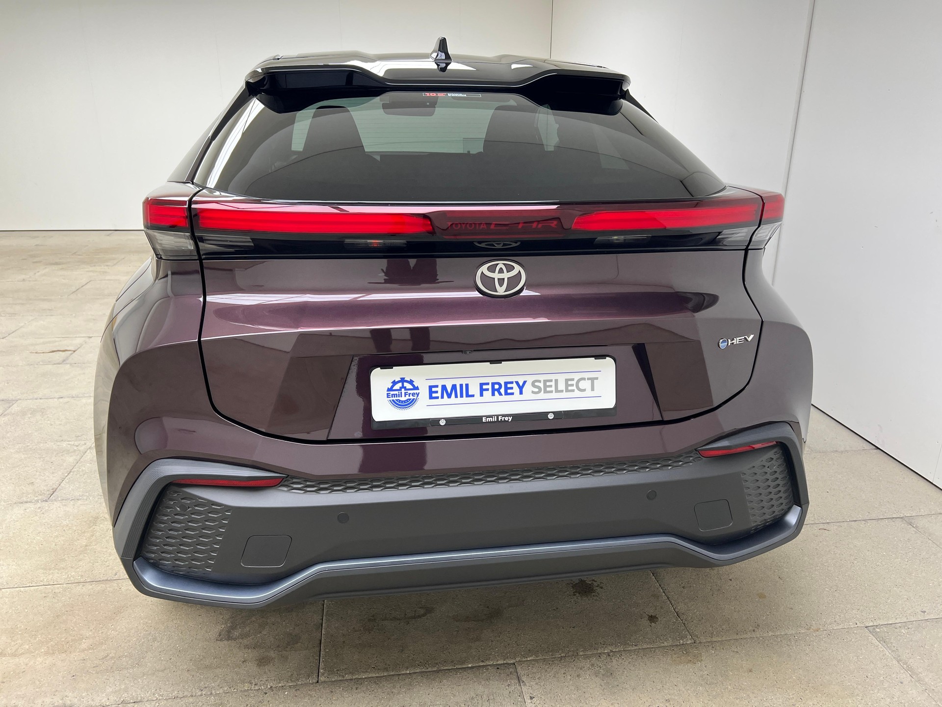 TOYOTA C-HR 2.0 HEV Trend 4x4 / Jetzt mit attraktivem 1.99% Leasing-image-4