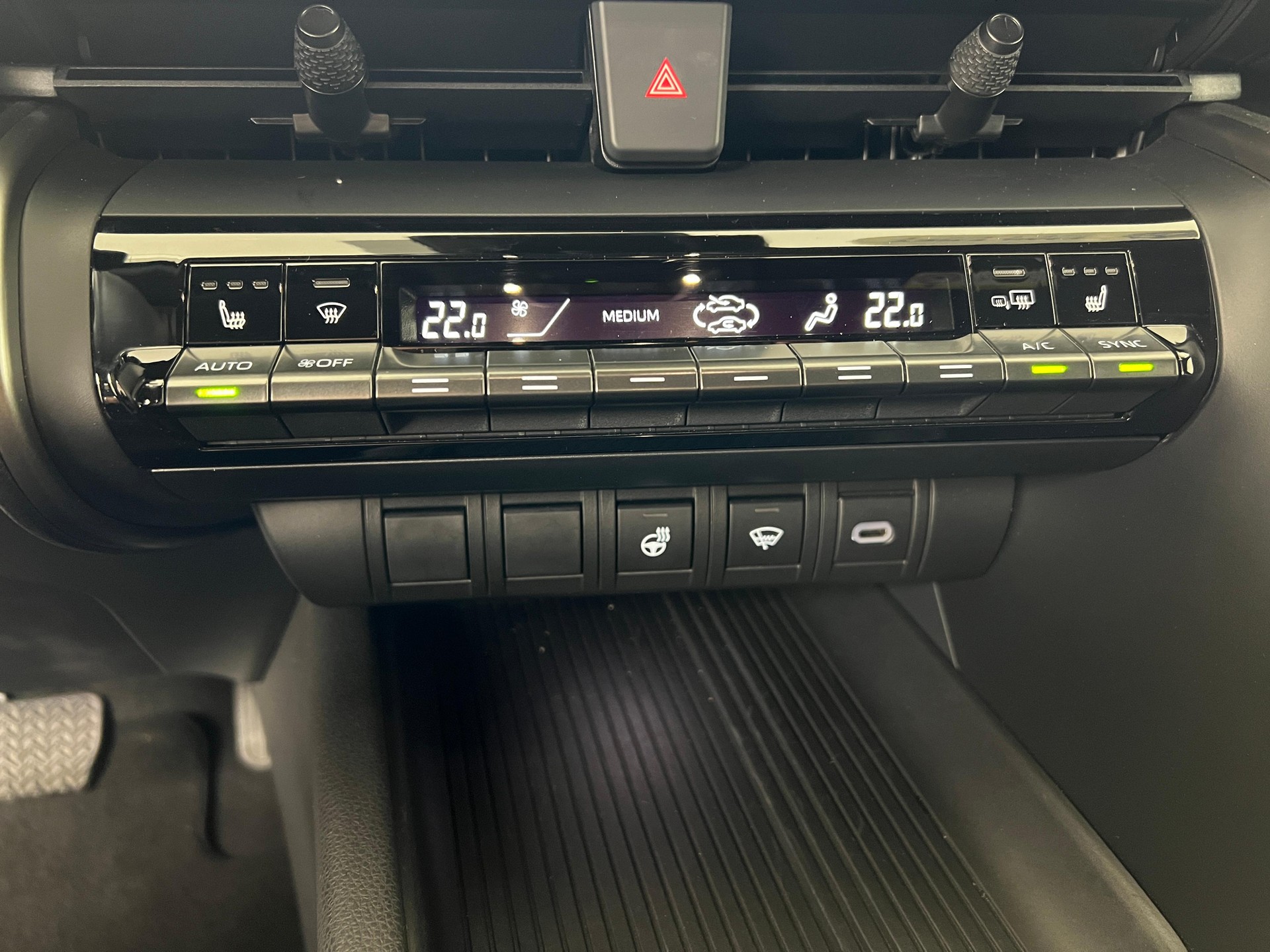 TOYOTA C-HR 2.0 HEV Trend 4x4 / Jetzt mit attraktivem 1.99% Leasing-image-13