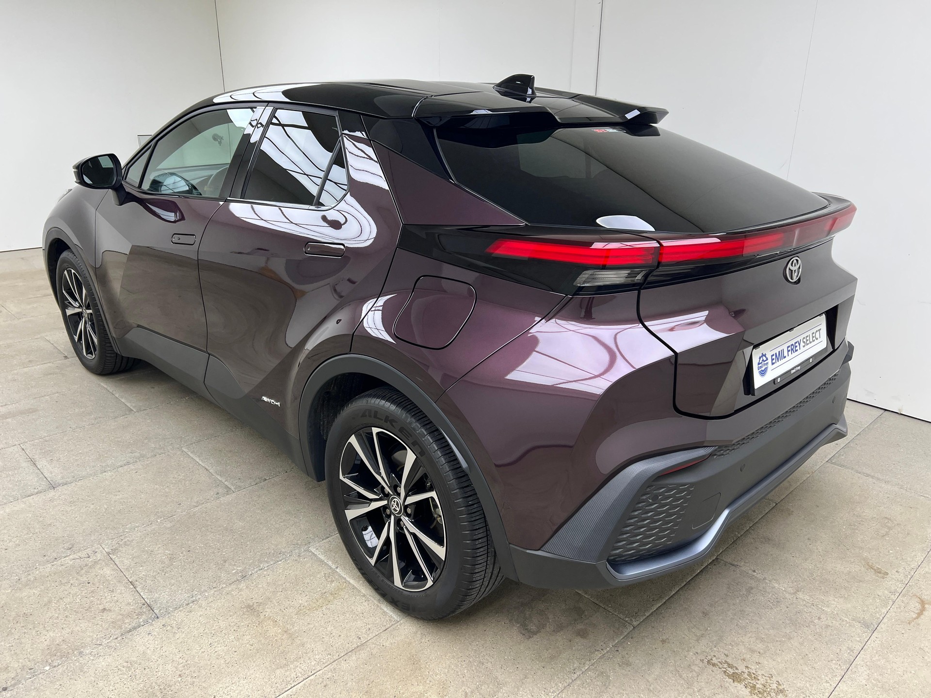 TOYOTA C-HR 2.0 HEV Trend 4x4 / Jetzt mit attraktivem 1.99% Leasing-showroom-element-3