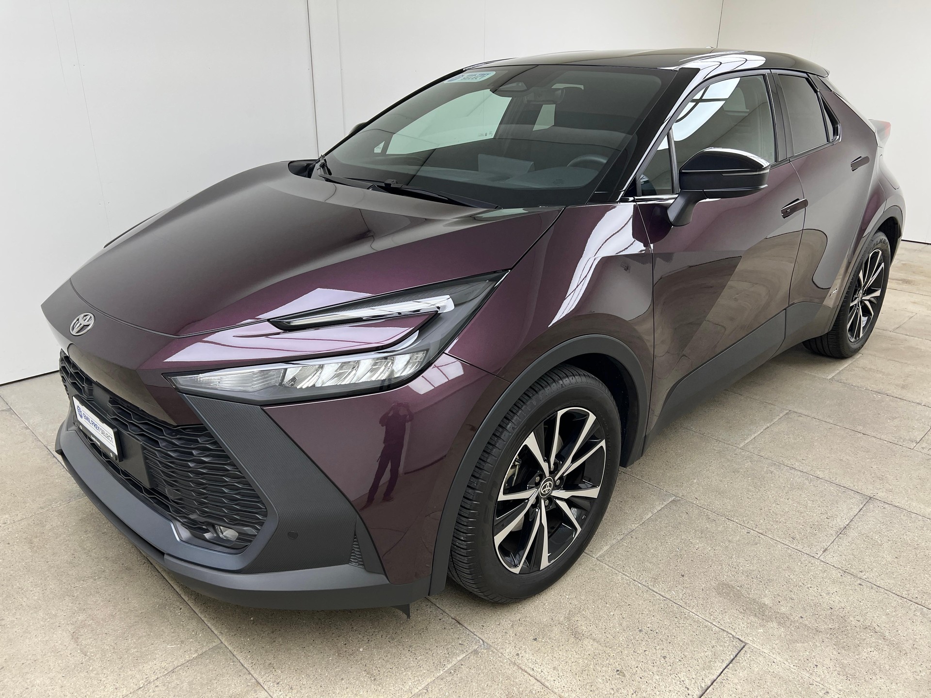 TOYOTA C-HR 2.0 HEV Trend 4x4 / Jetzt mit attraktivem 1.99% Leasing-showroom-element-1