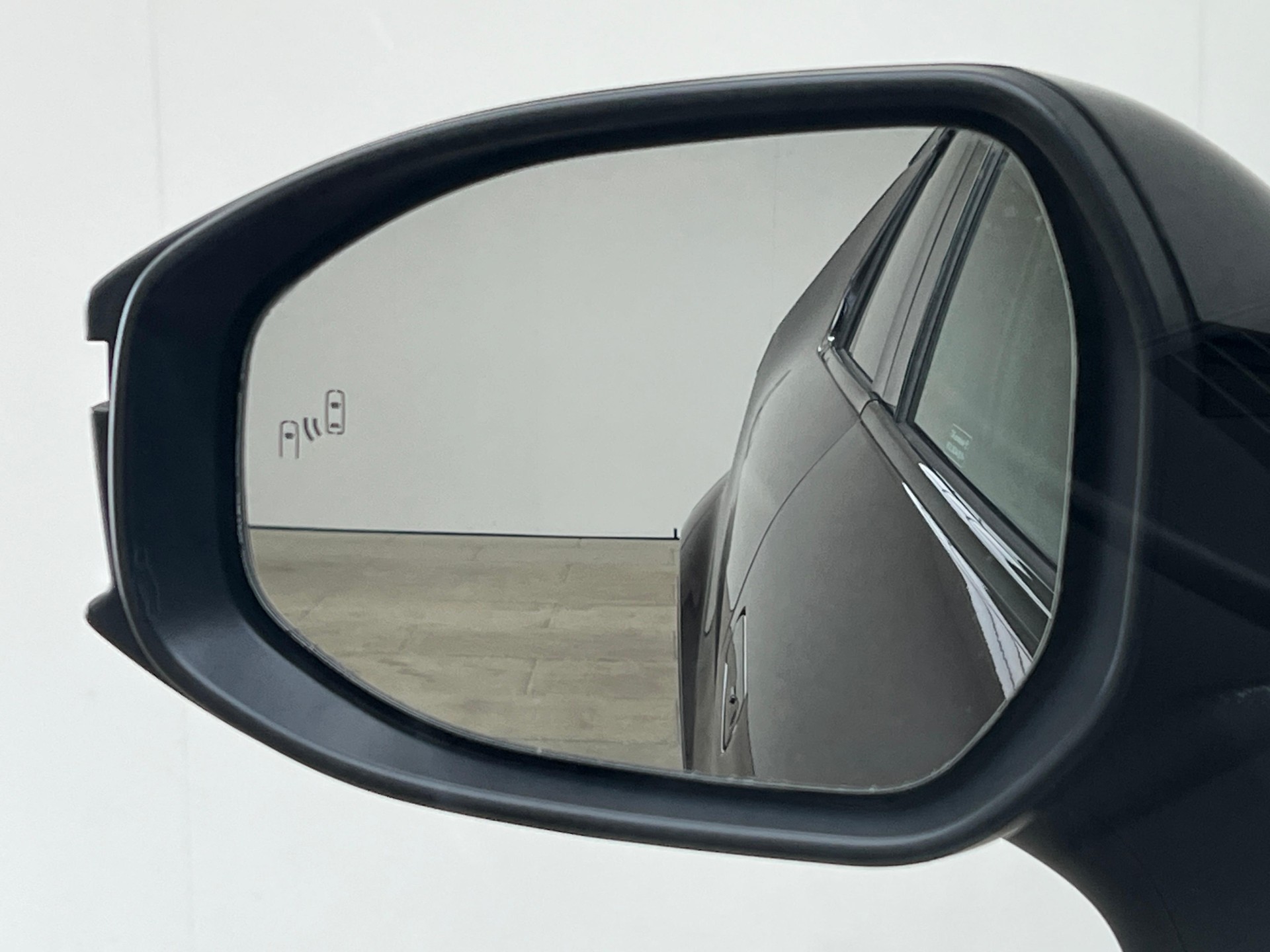 TOYOTA C-HR 2.0 HEV Trend 4x4 / Jetzt mit attraktivem 1.99% Leasing-image-17