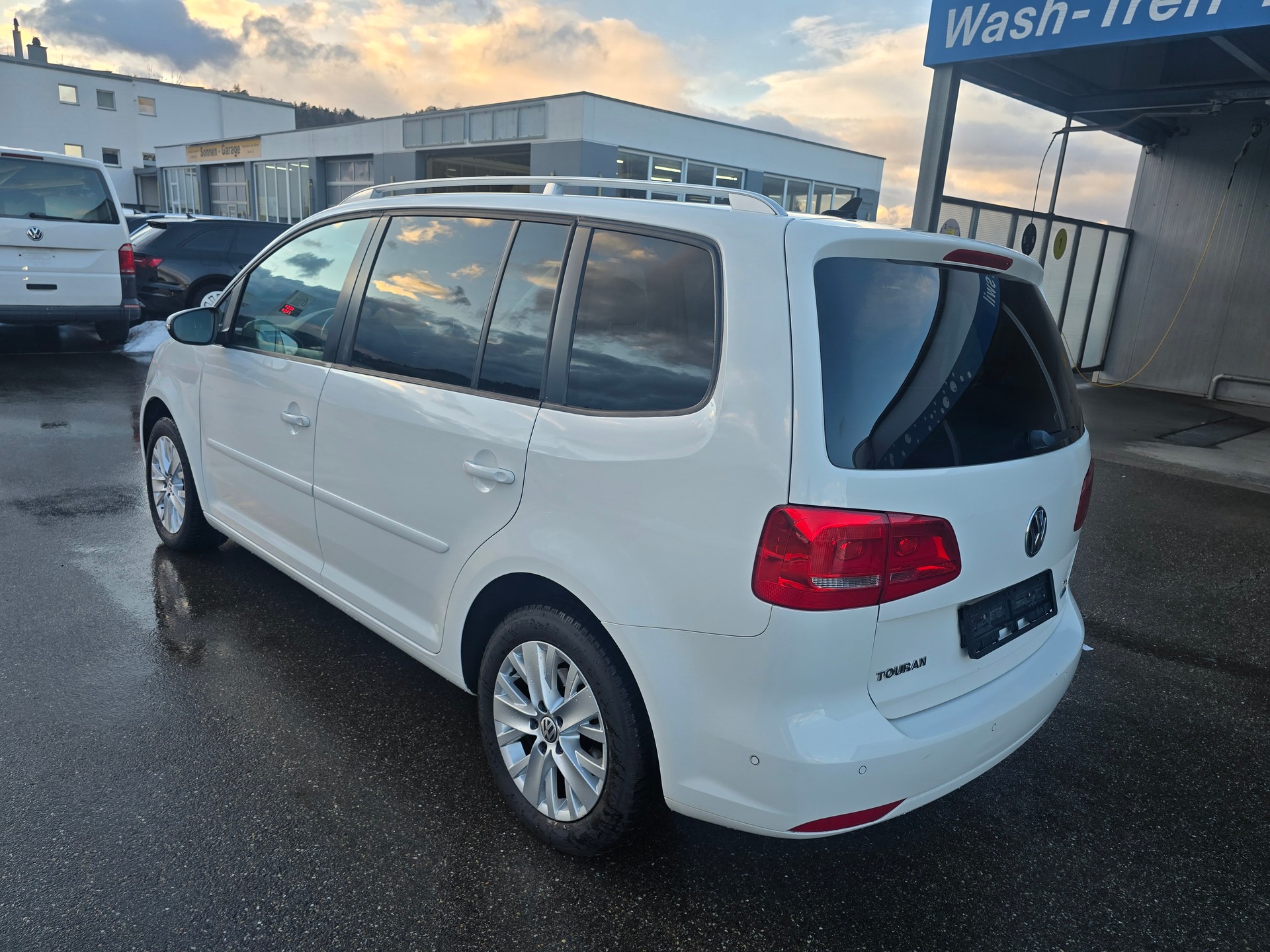 VW Touran 1.6 TDI BMT Comfortline DSG*TOP-ZUSTAND*Frisch ab Service*TOP Ausstattung*ZAHNRIEMEN FRISCH GEWCHSELT-image-2