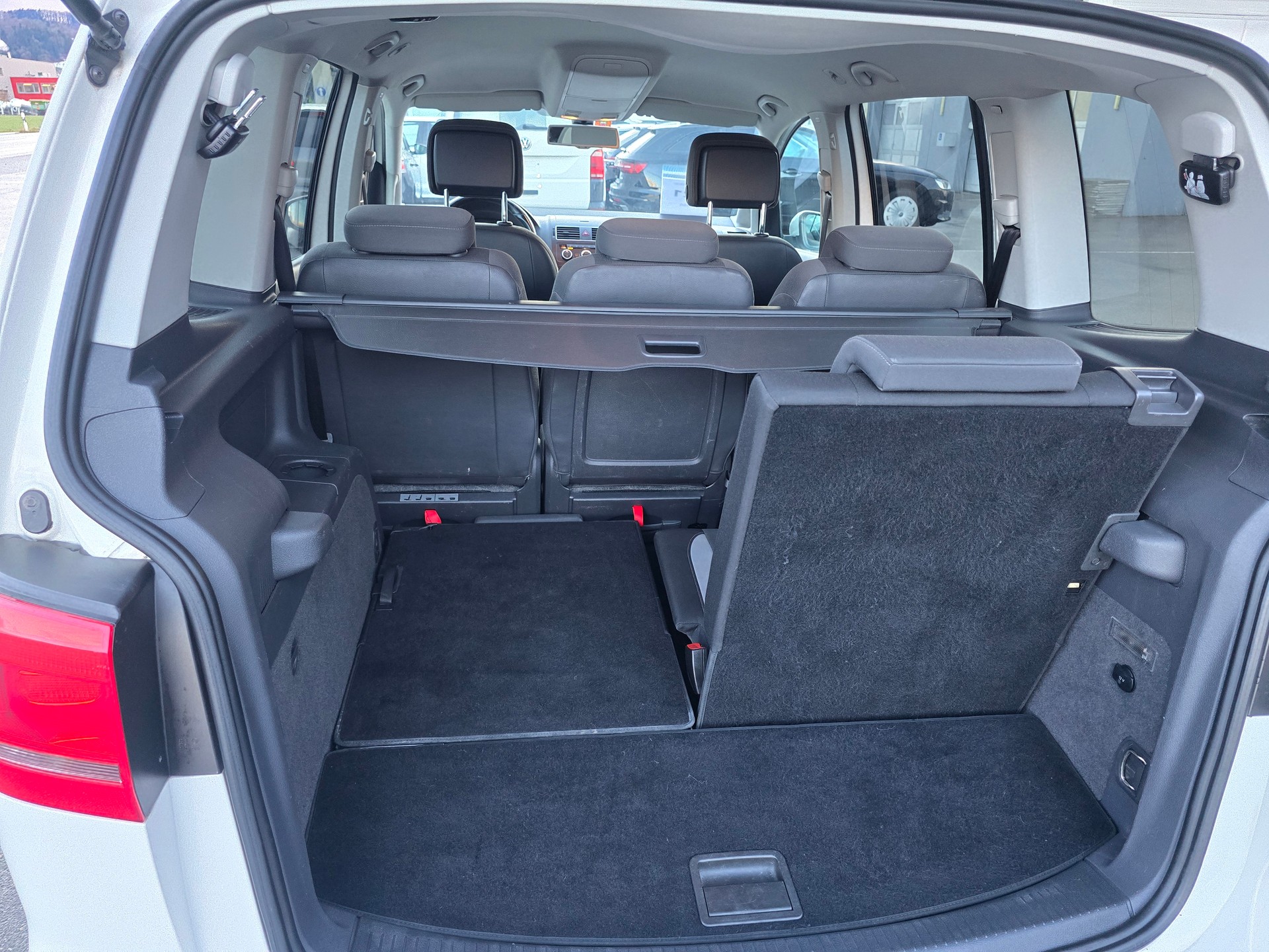 VW Touran 1.6 TDI BMT Comfortline DSG*TOP-ZUSTAND*Frisch ab Service*TOP Ausstattung*ZAHNRIEMEN FRISCH GEWCHSELT-image-11