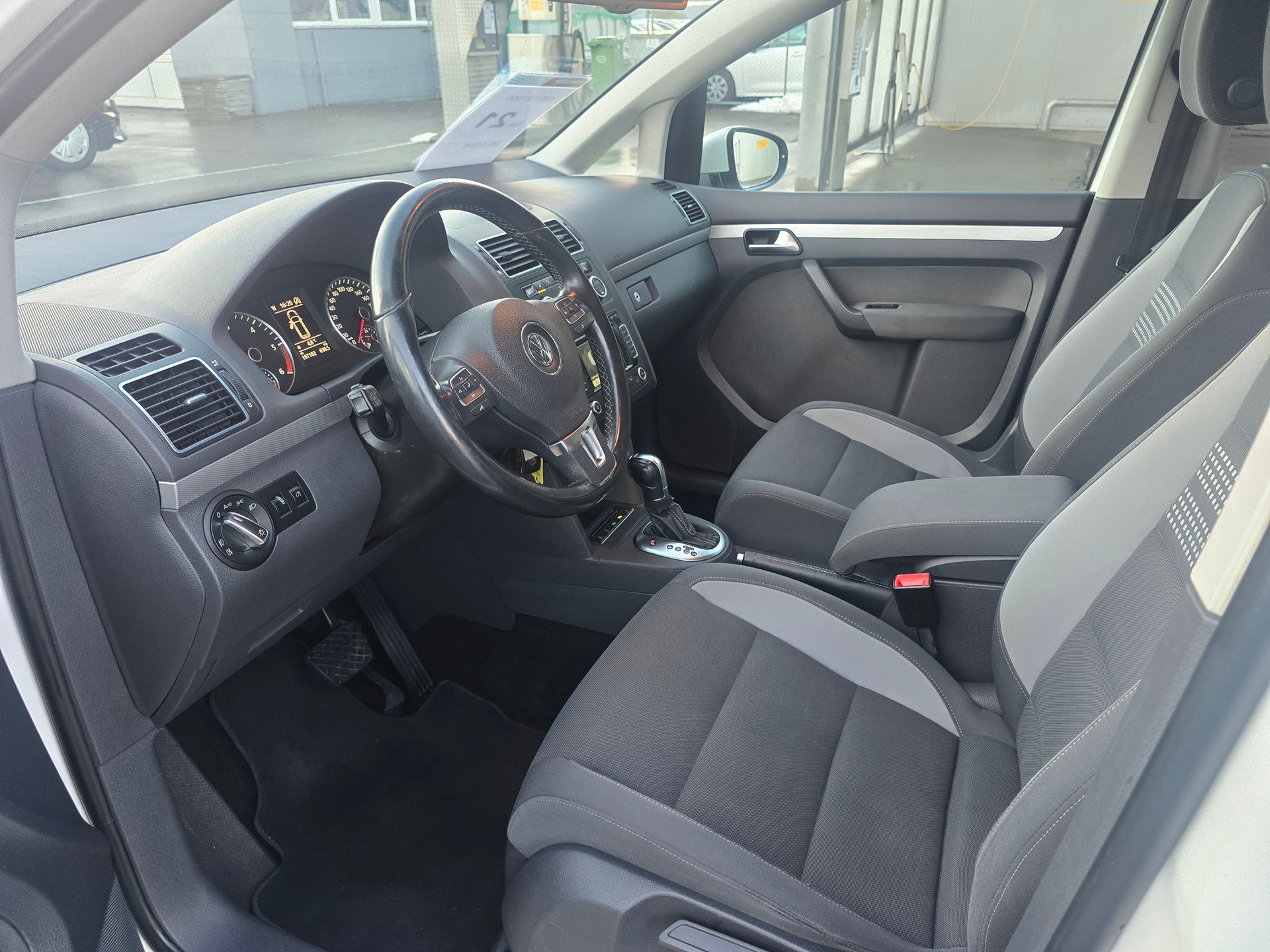 VW Touran 1.6 TDI BMT Comfortline DSG*TOP-ZUSTAND*Frisch ab Service*TOP Ausstattung*ZAHNRIEMEN FRISCH GEWCHSELT-image-5