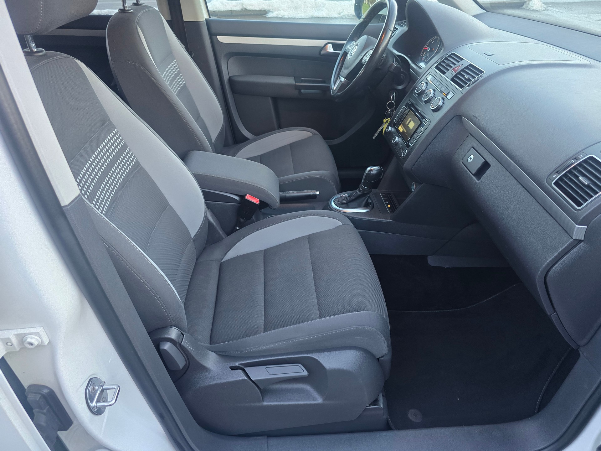 VW Touran 1.6 TDI BMT Comfortline DSG*TOP-ZUSTAND*Frisch ab Service*TOP Ausstattung*ZAHNRIEMEN FRISCH GEWCHSELT-image-10