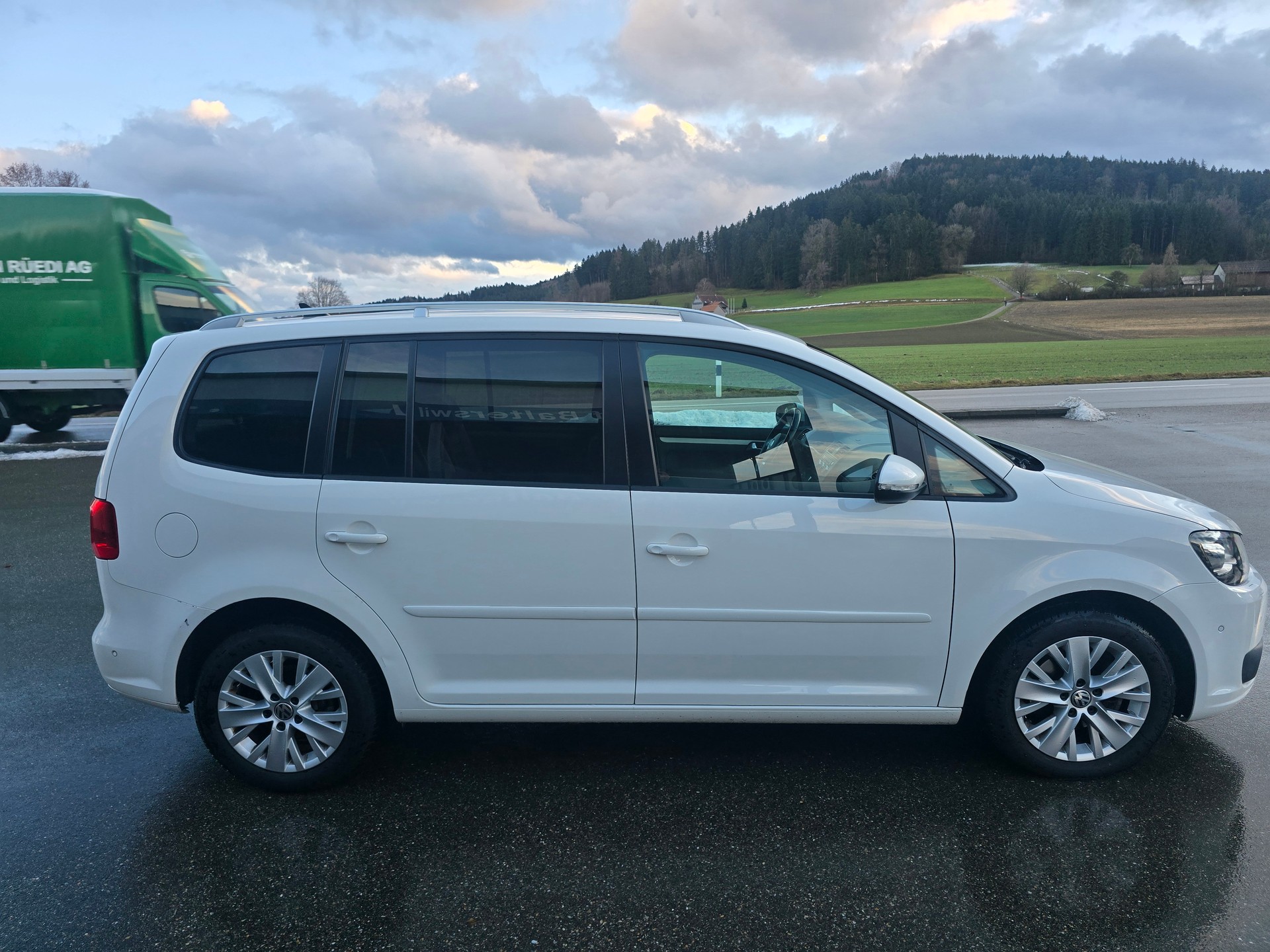 VW Touran 1.6 TDI BMT Comfortline DSG*TOP-ZUSTAND*Frisch ab Service*TOP Ausstattung*ZAHNRIEMEN FRISCH GEWCHSELT-image-3